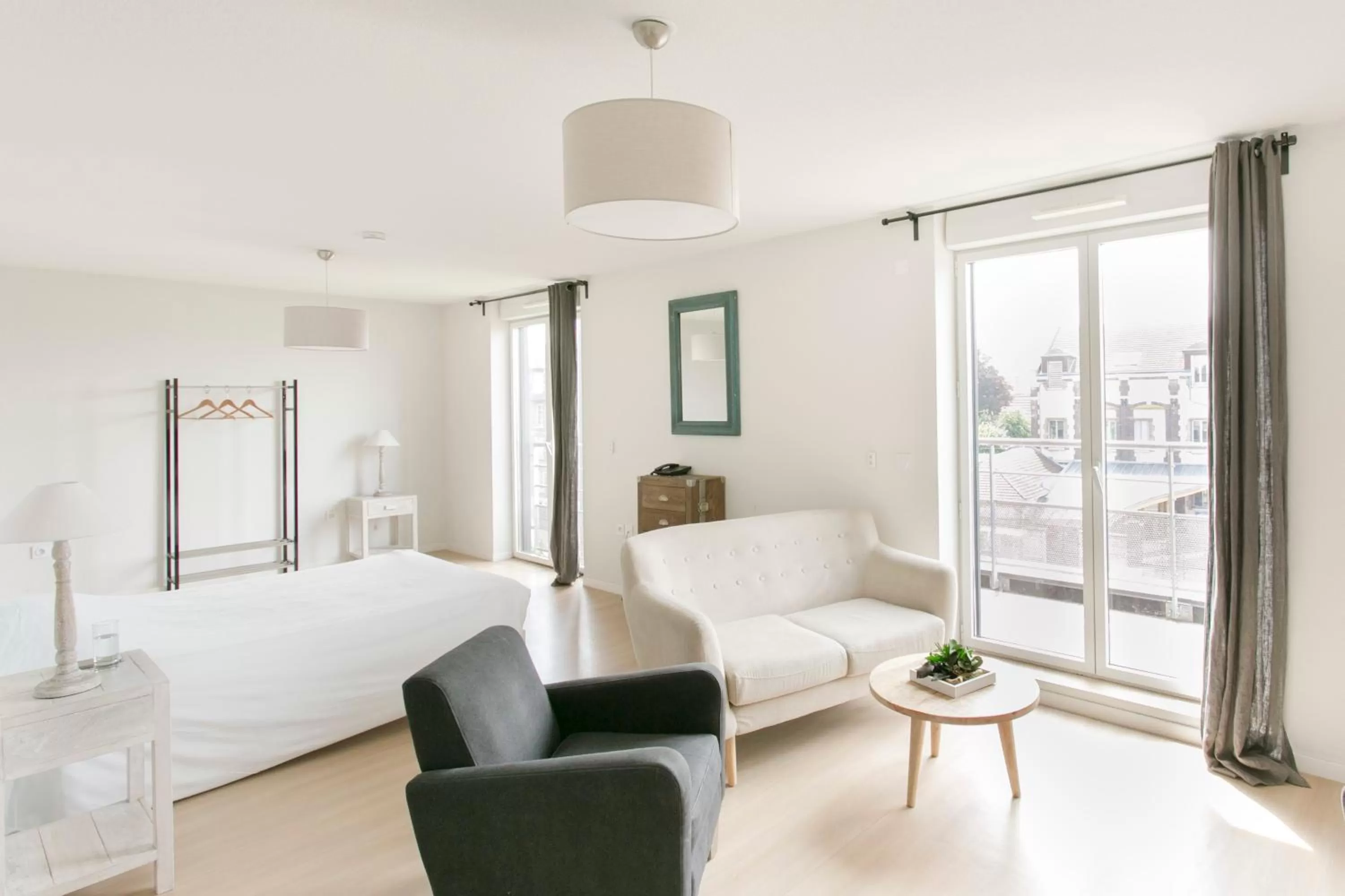 Seating area, Bed in Zenao Appart'hôtels Troyes