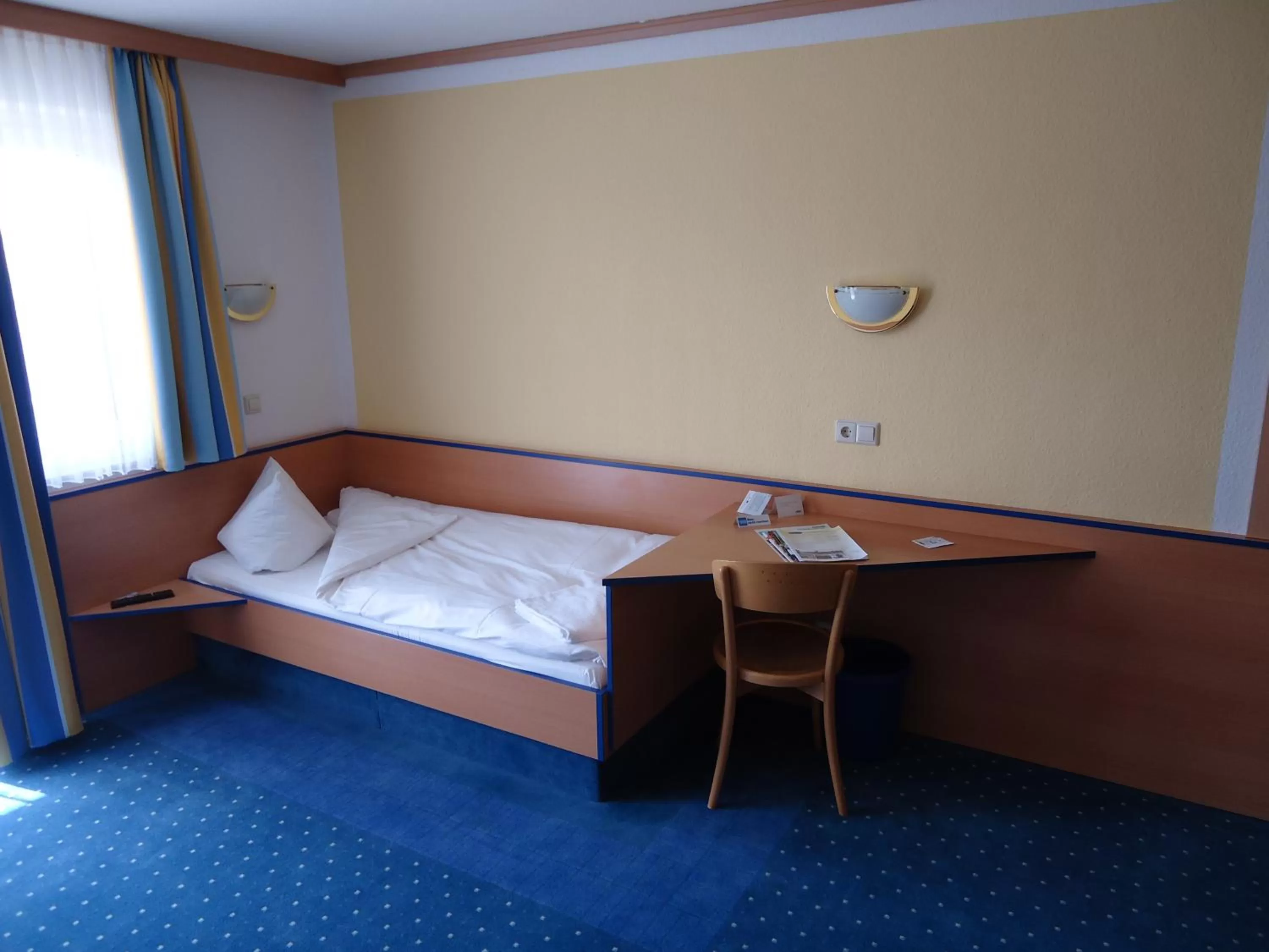 Bed in Sleep & Go Hotel Magdeburg