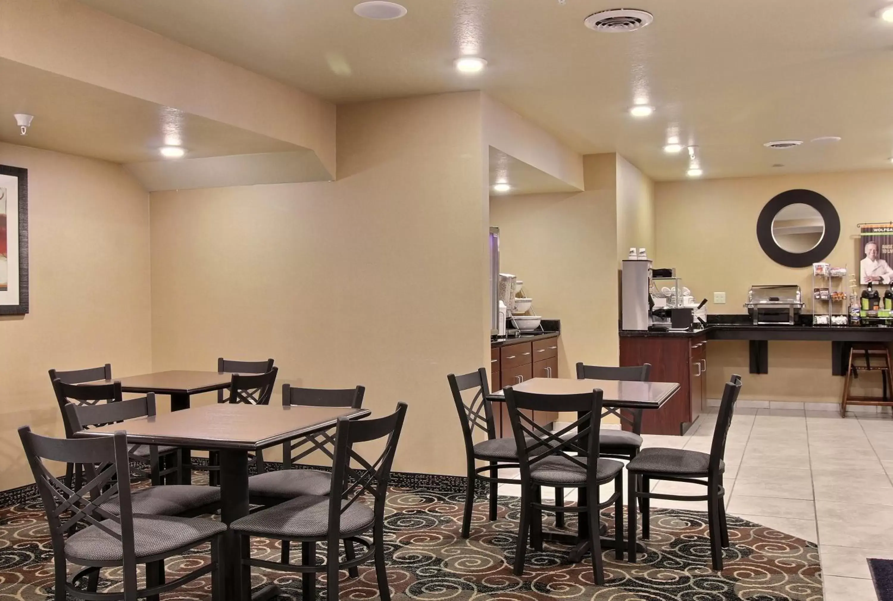 Lobby or reception, Restaurant/Places to Eat in Cobblestone Inn & Suites - Linton