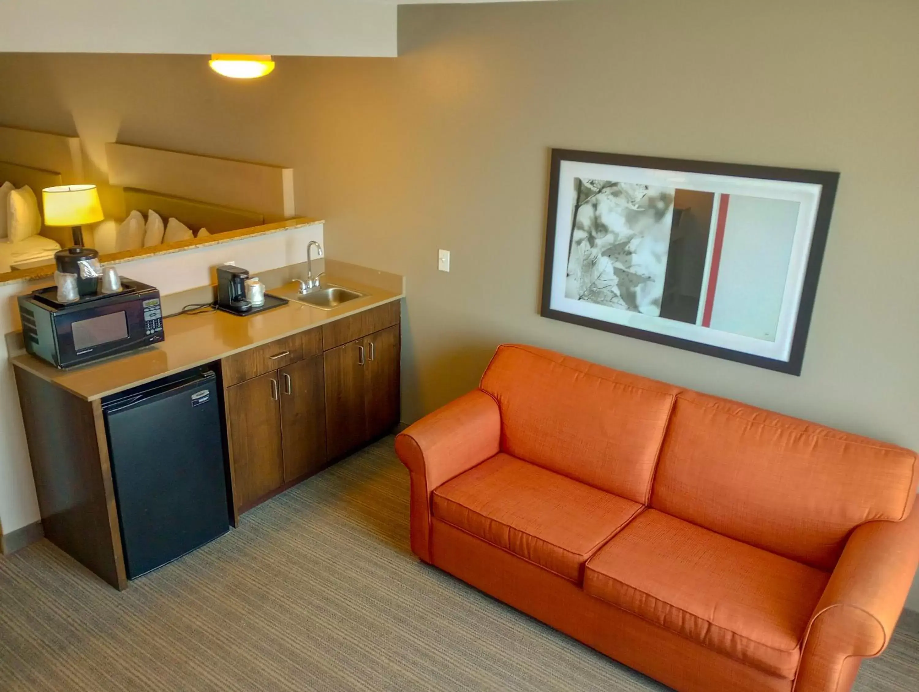Kitchen or kitchenette, Seating Area in Country Inn & Suites by Radisson, Portland International Airport, OR