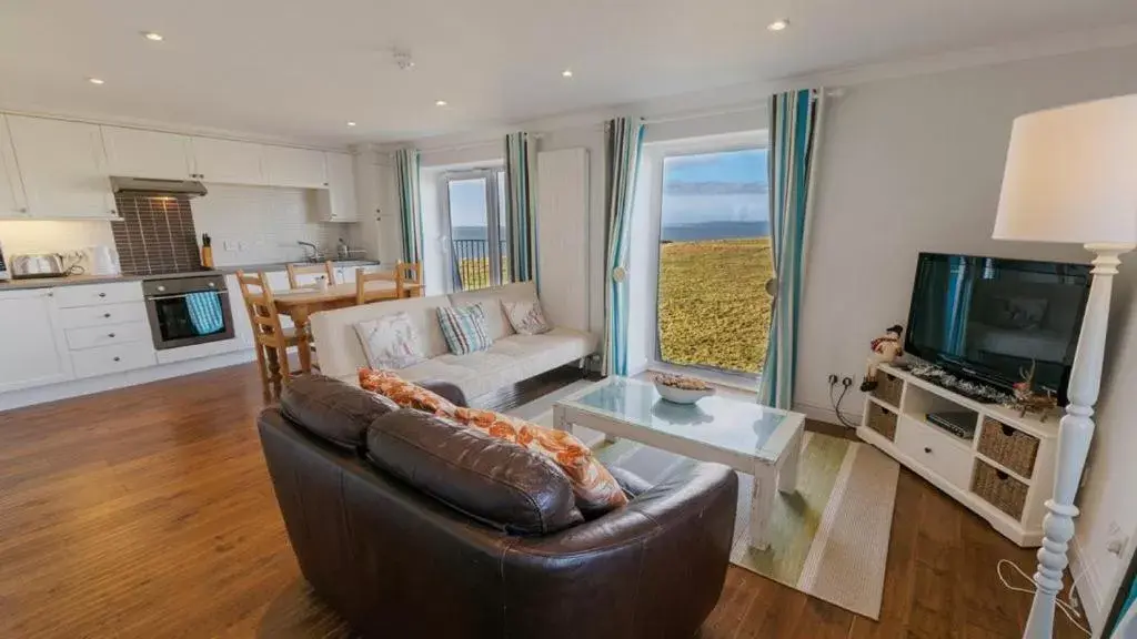 Kitchen or kitchenette, Seating Area in Chesil Beach Lodge