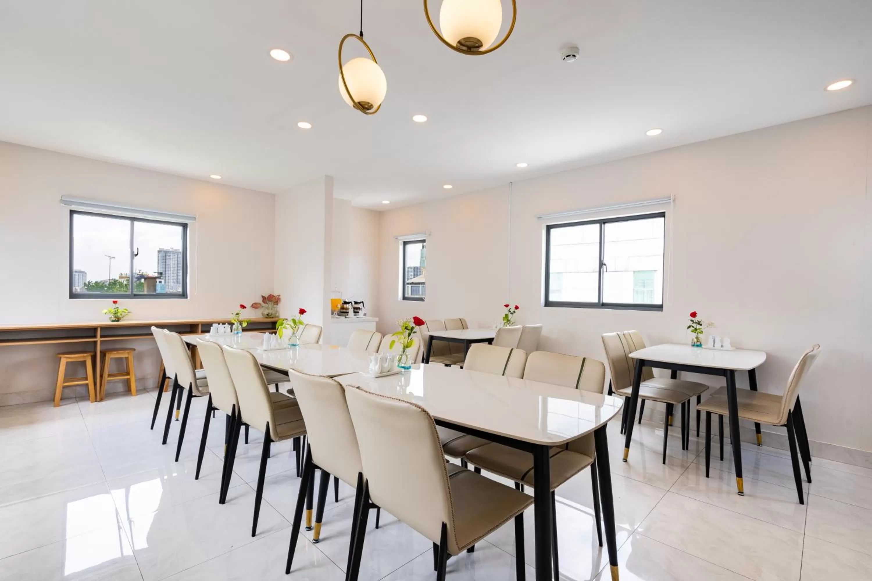 Restaurant/places to eat in A&A Toronto Hotel