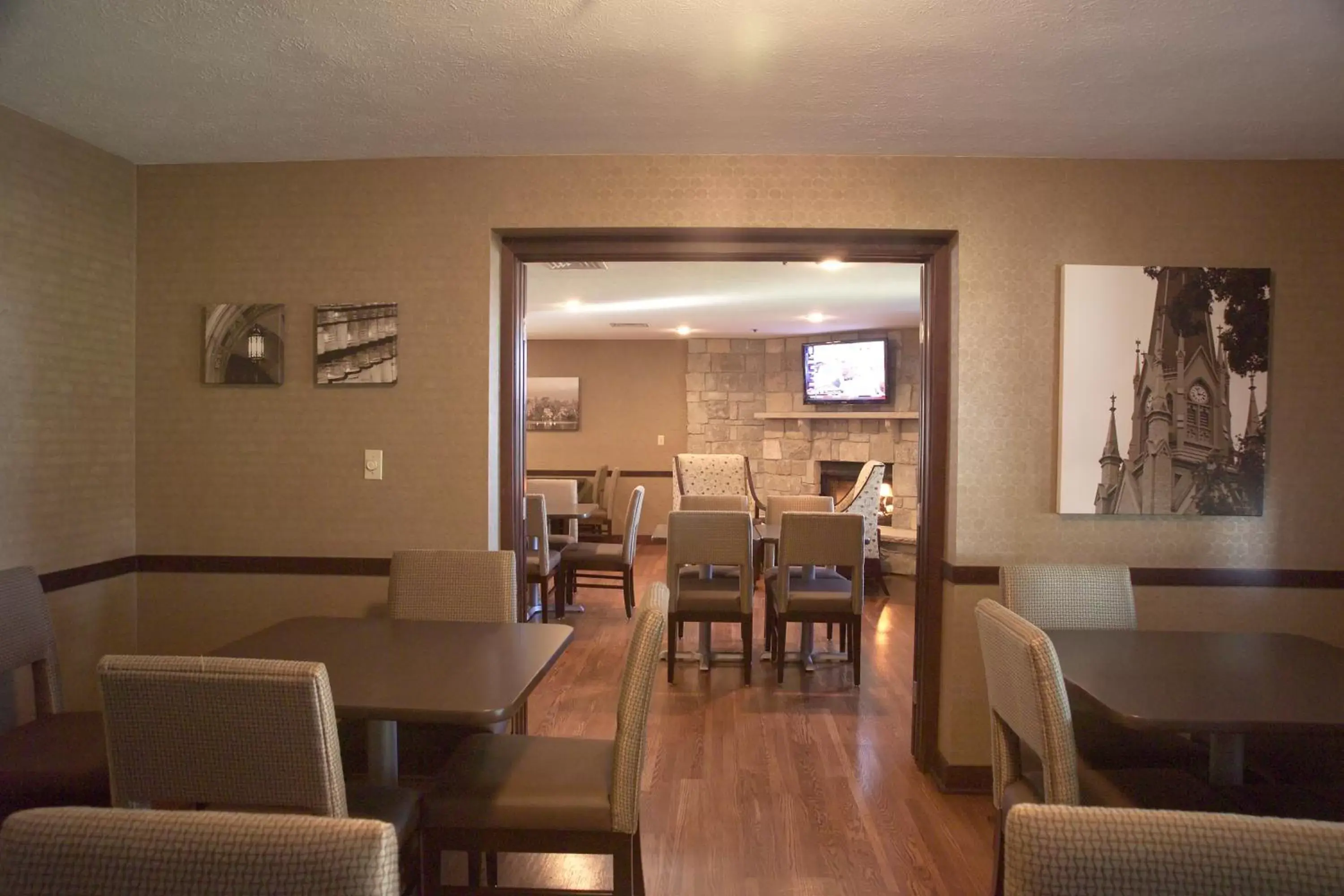 Restaurant/places to eat in Ivy Court Inn and Suites Restaurant/places to eat in Ivy Court Inn and Suites