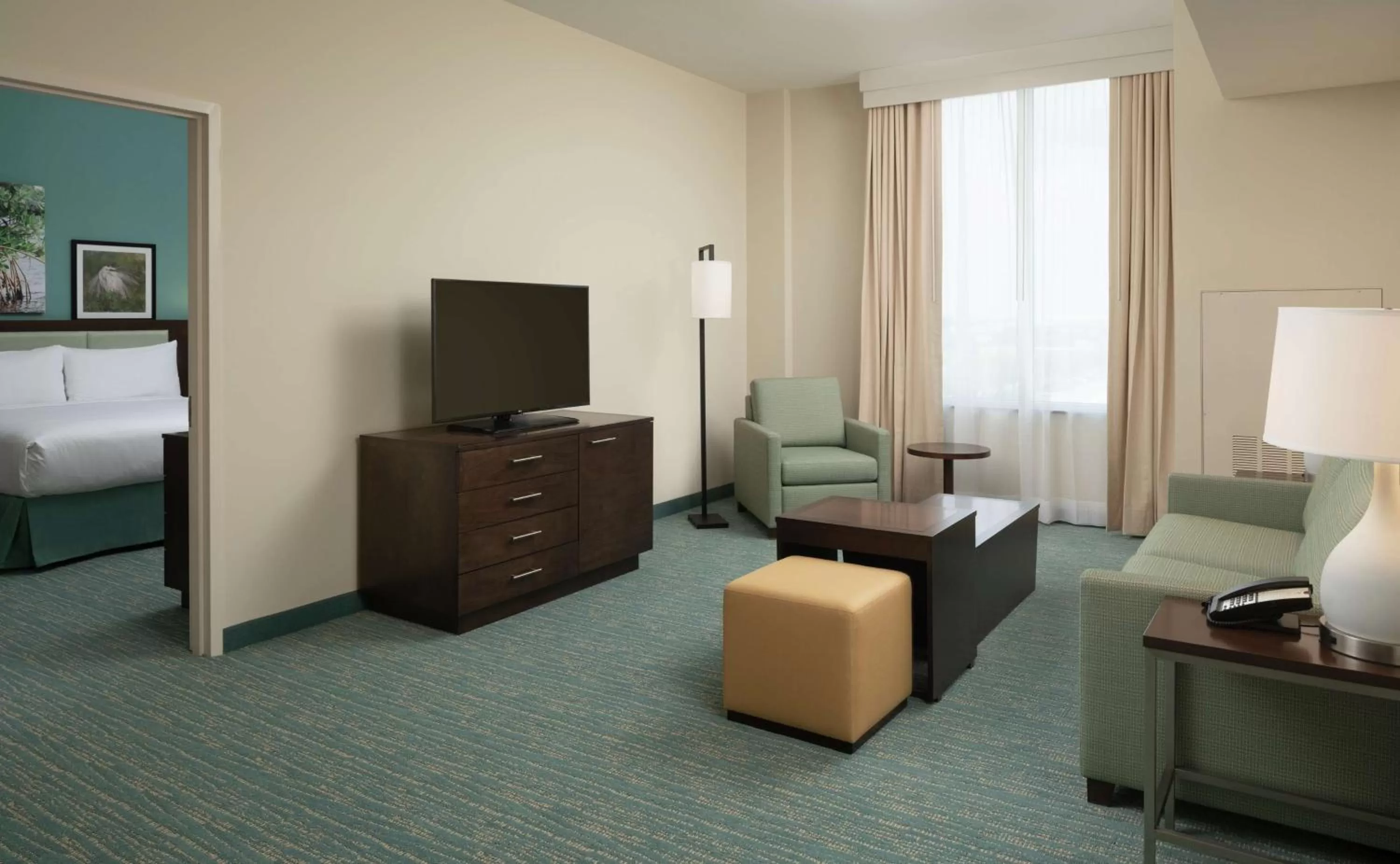 Bedroom, Bed in DoubleTree by Hilton Miami Doral