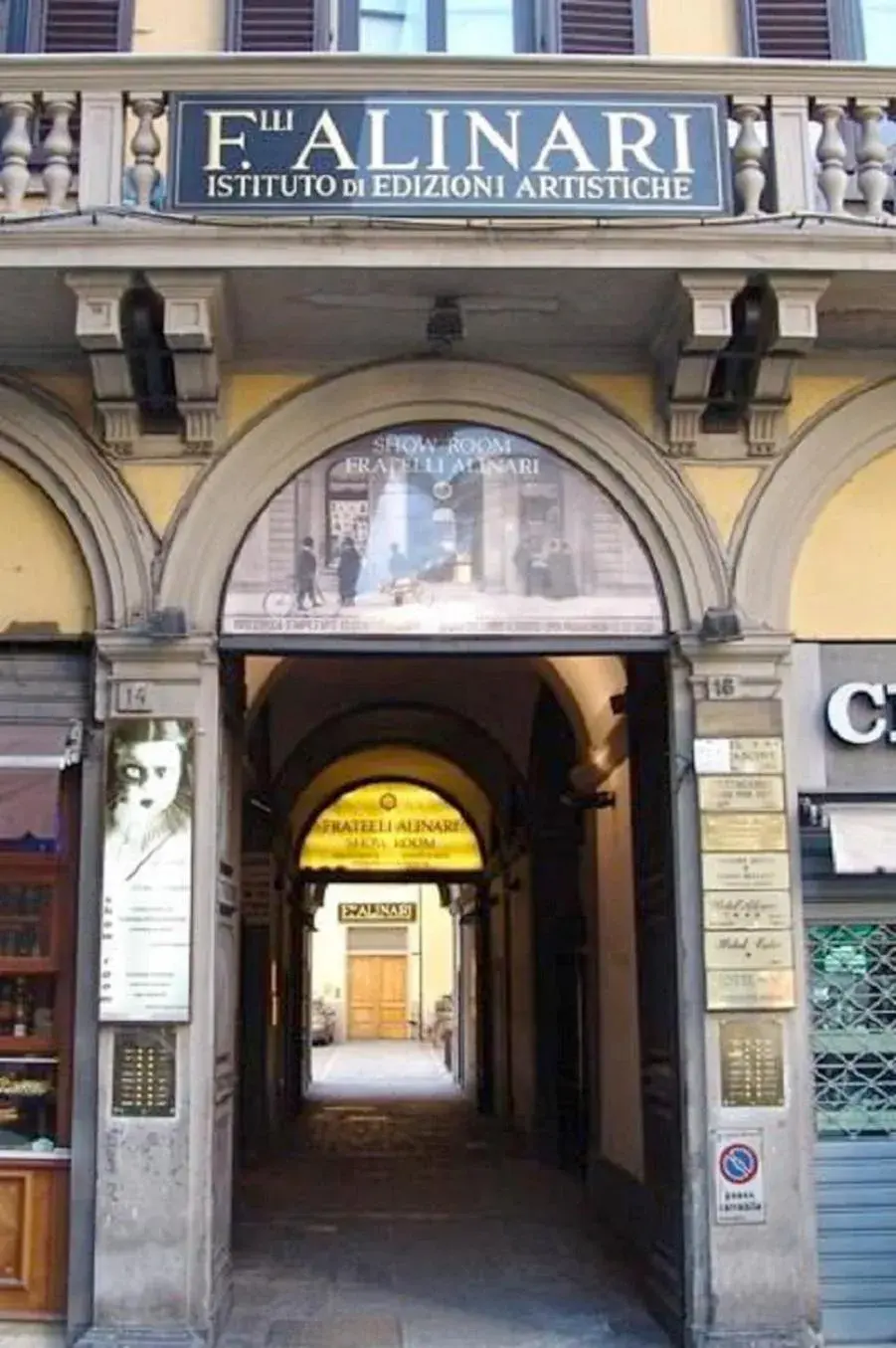 Facade/entrance in Hotel Ester Facade/entrance in Hotel Ester