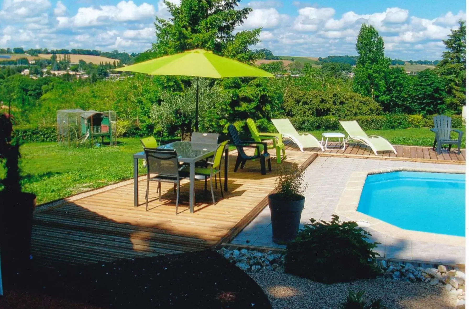 Swimming Pool in chambre d'hotes a nérac