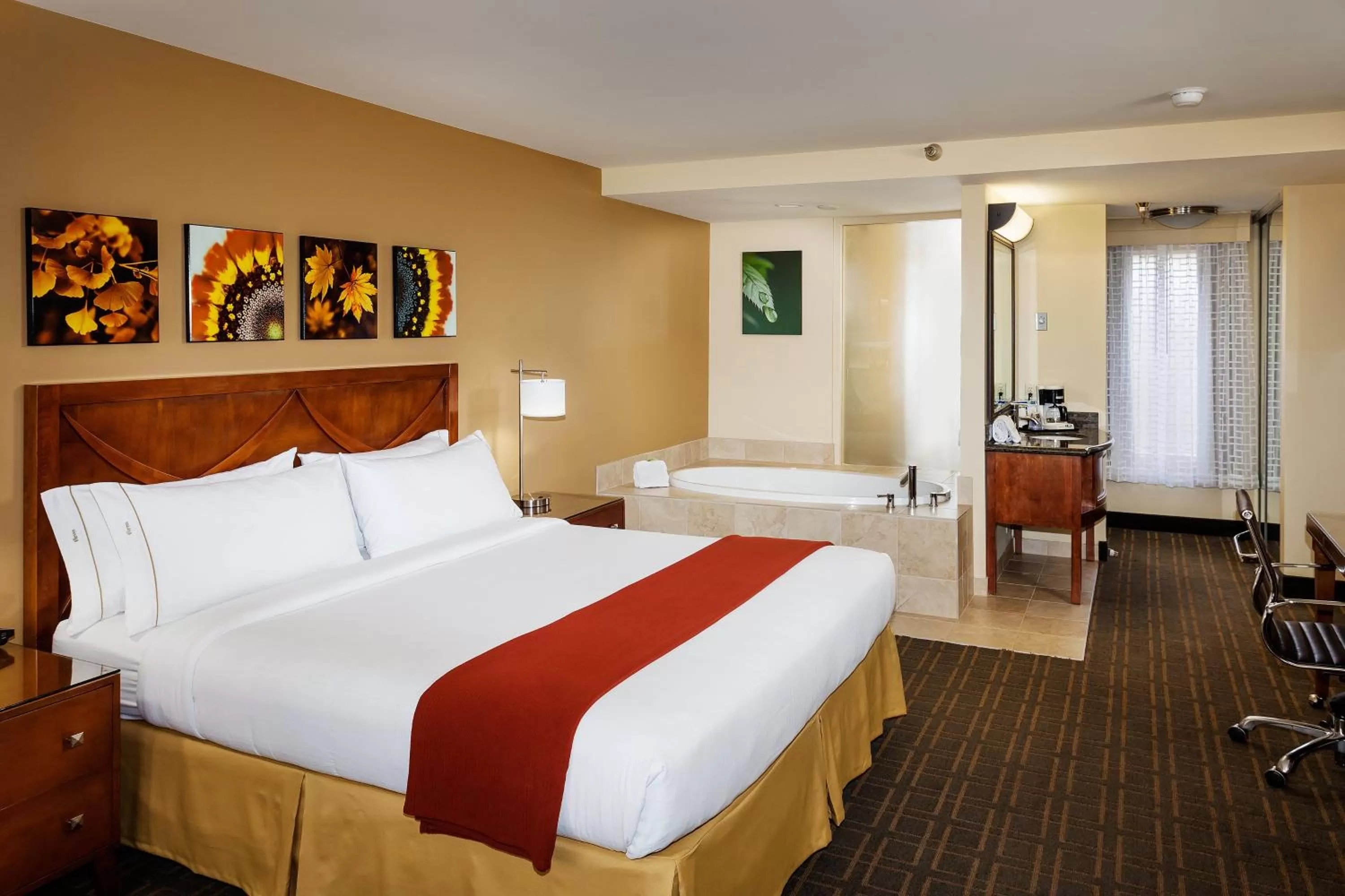King Room with Spa Bath in Holiday Inn Express Simi Valley, an IHG Hotel