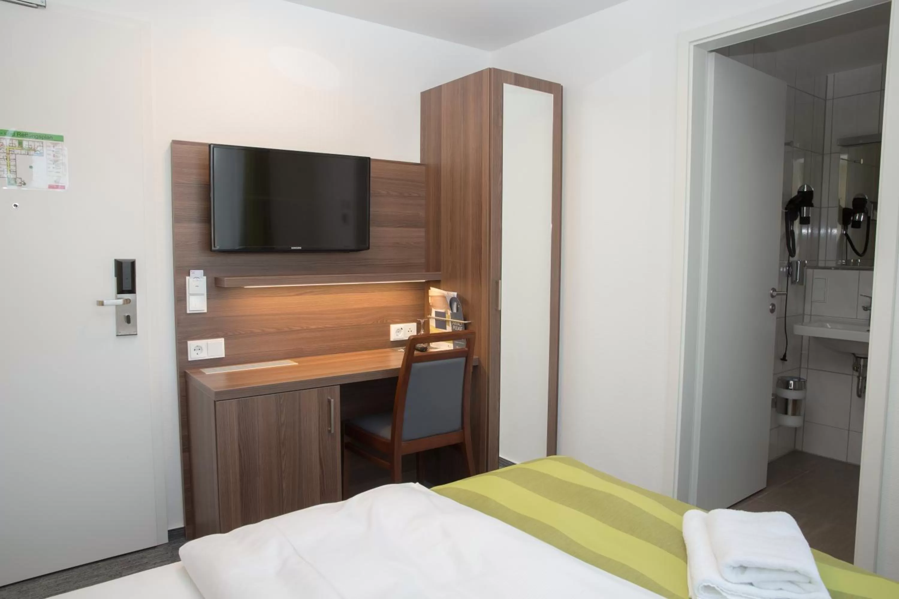 TV and multimedia, Bed in Trip Inn Goethe Business Messe
