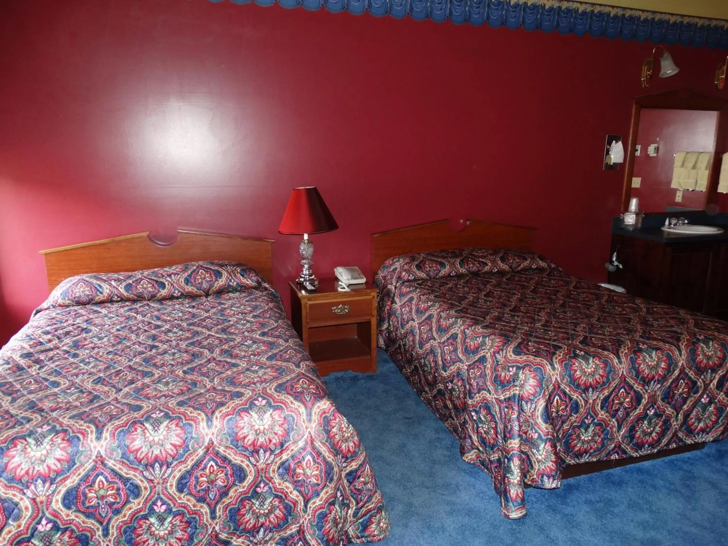 Bed in Historic Iron Horse Inn - Deadwood