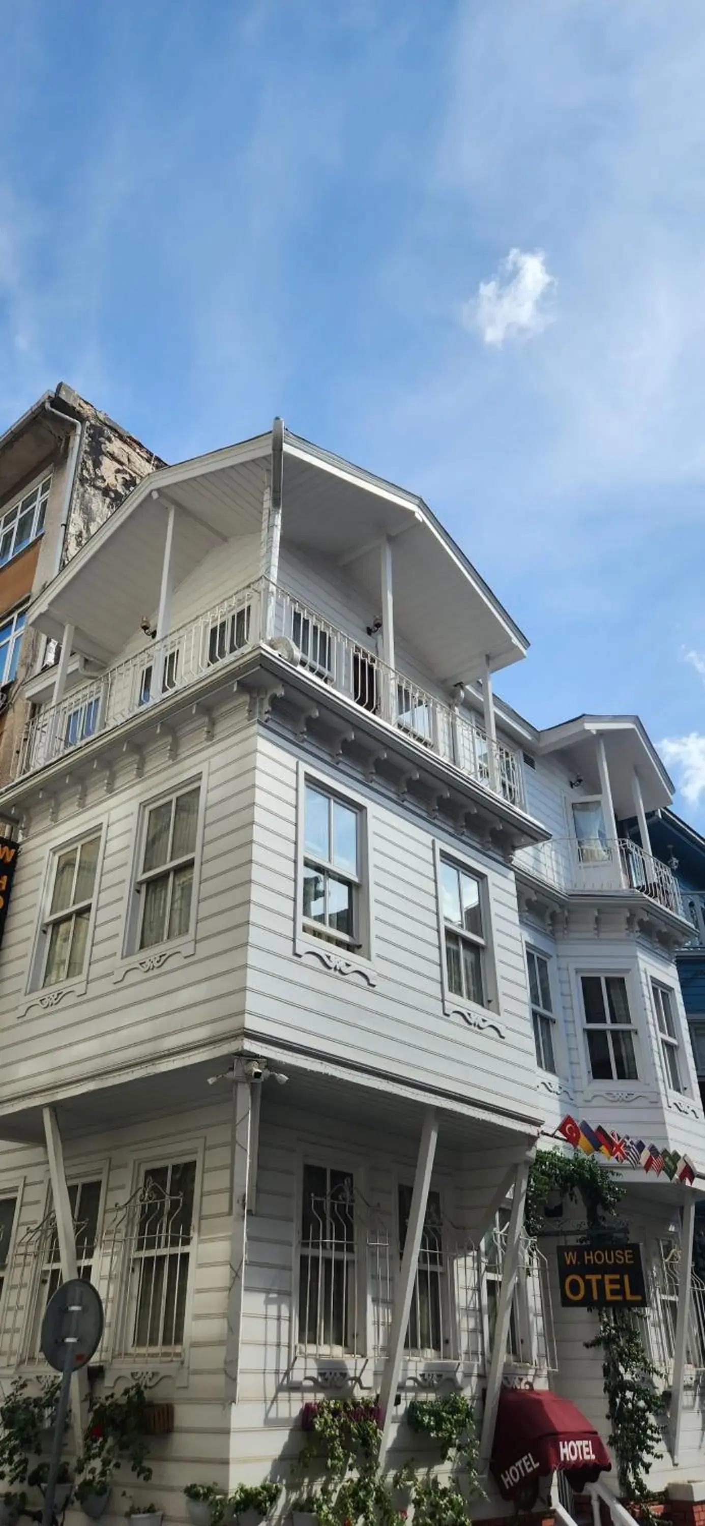 Property Building in Kadıköy White House