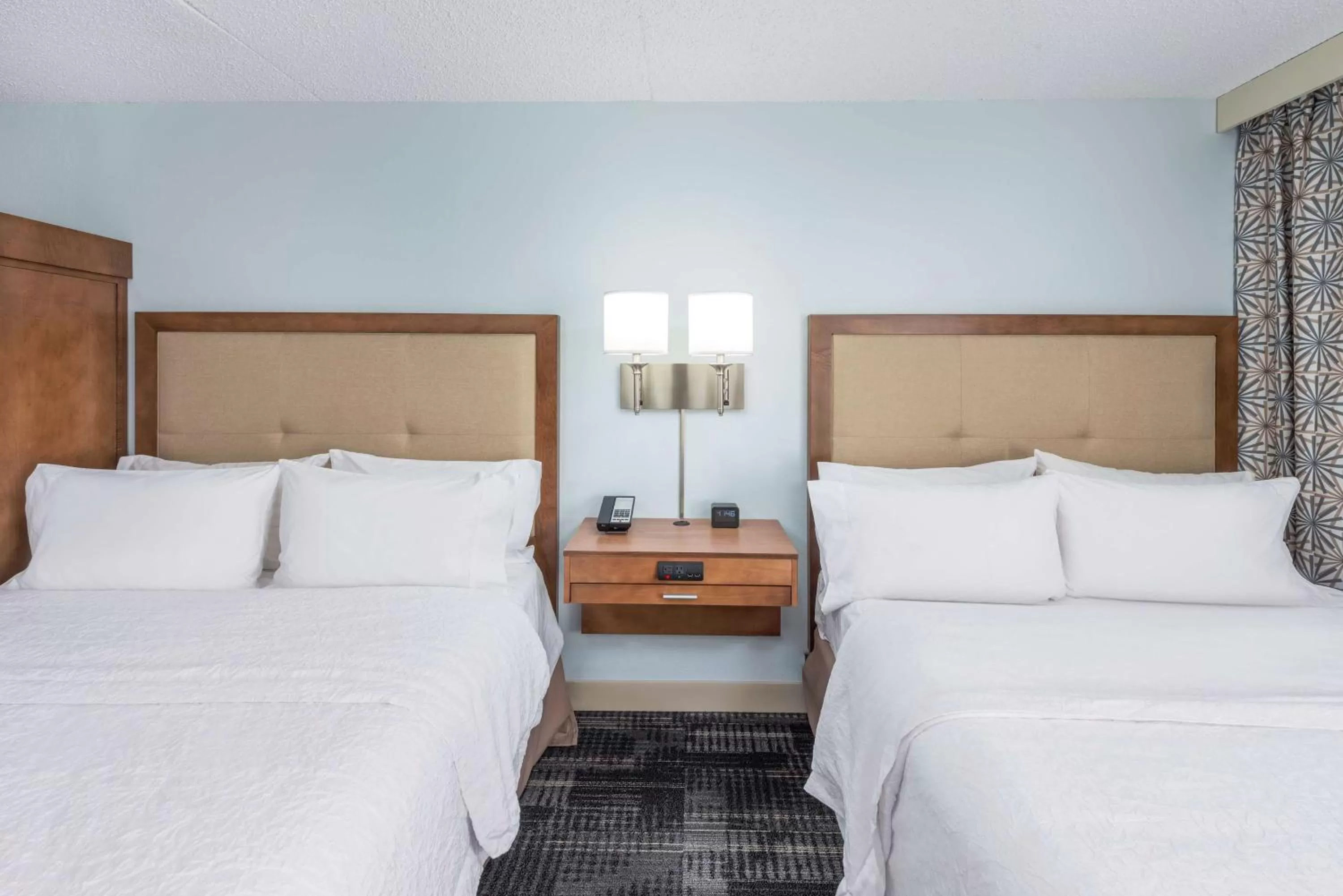 Bed in Hampton Inn Columbia