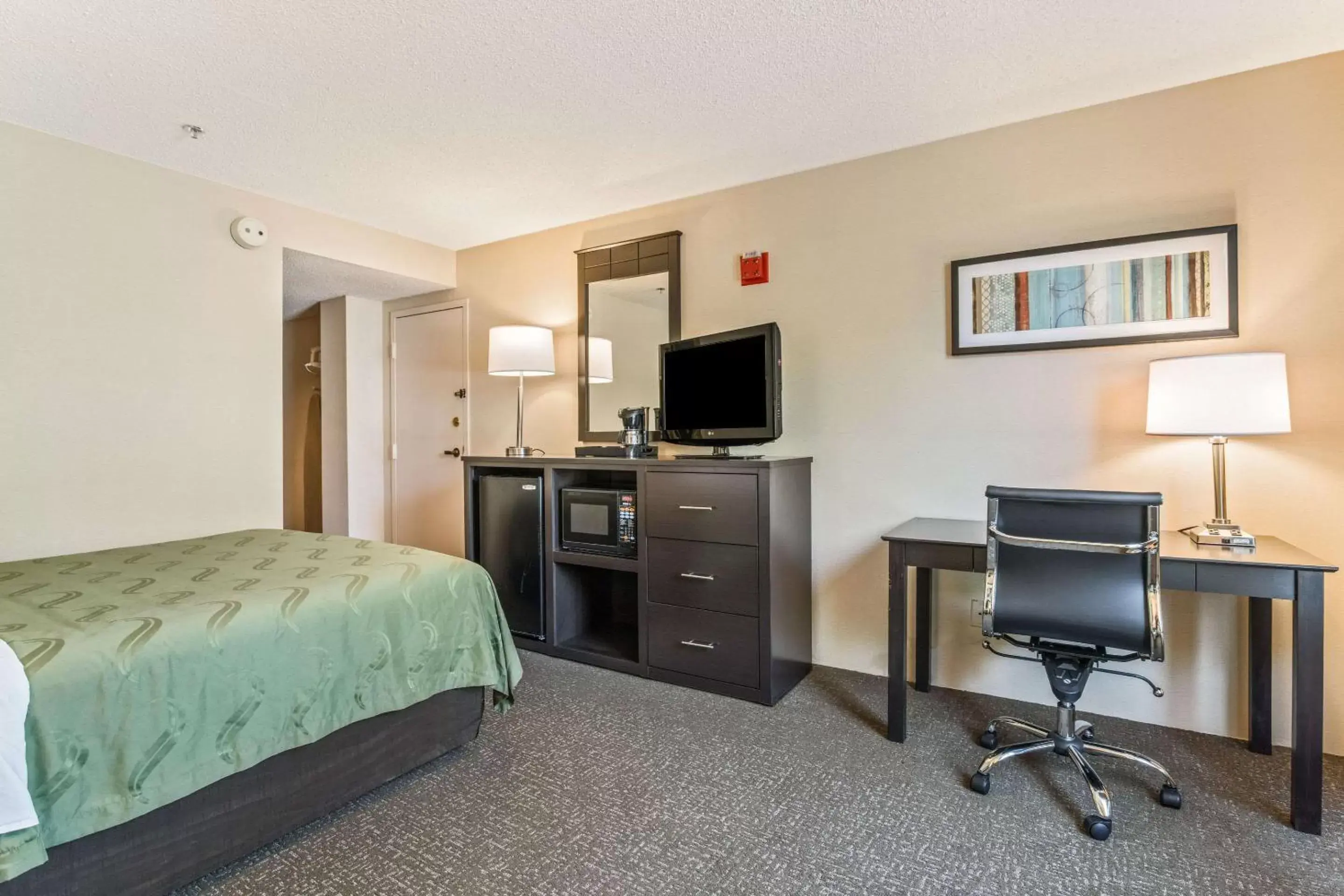 Photo of the whole room, TV/Entertainment Center in Quality Inn Portsmouth