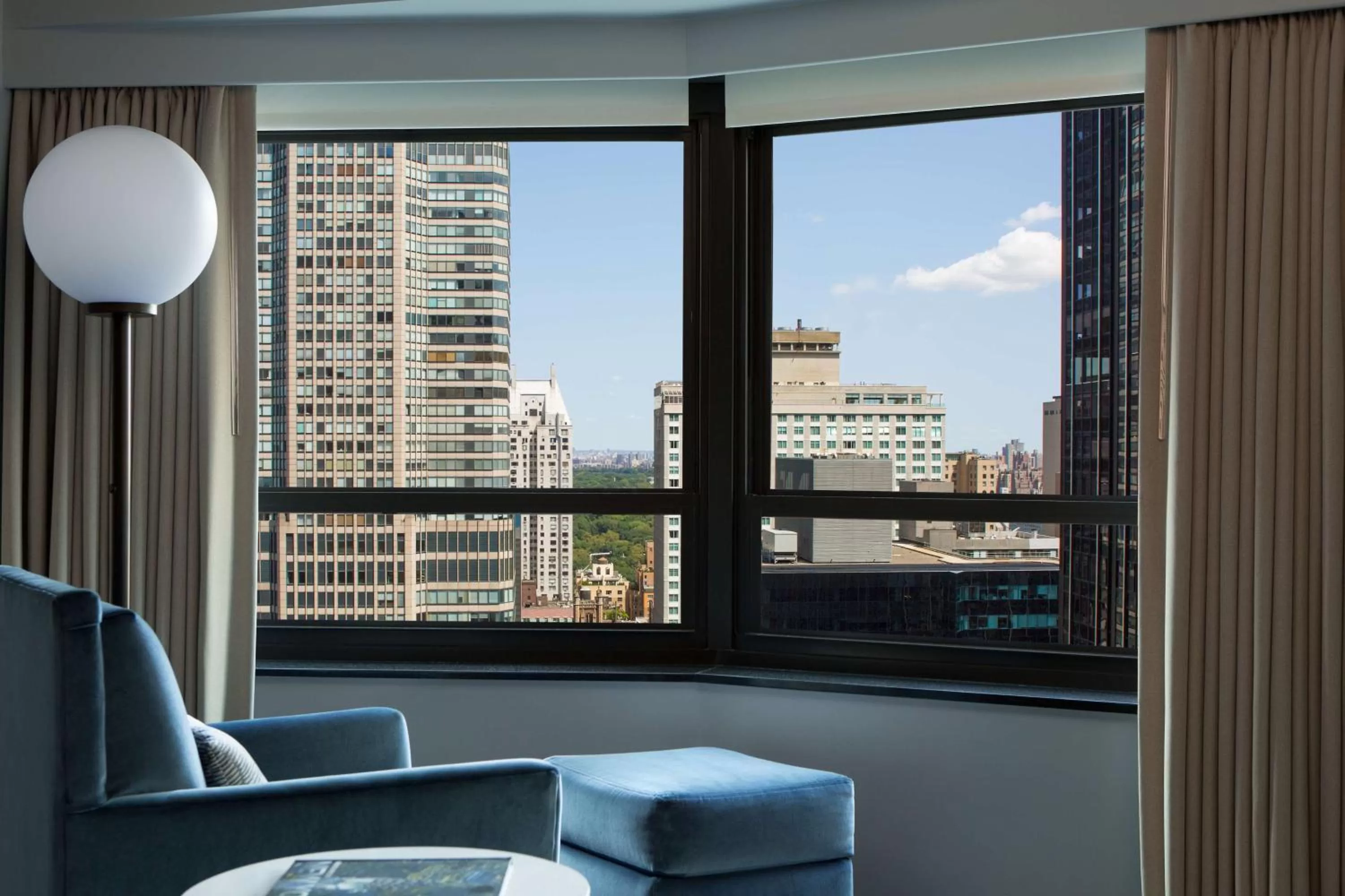 Living room in New York Hilton Midtown