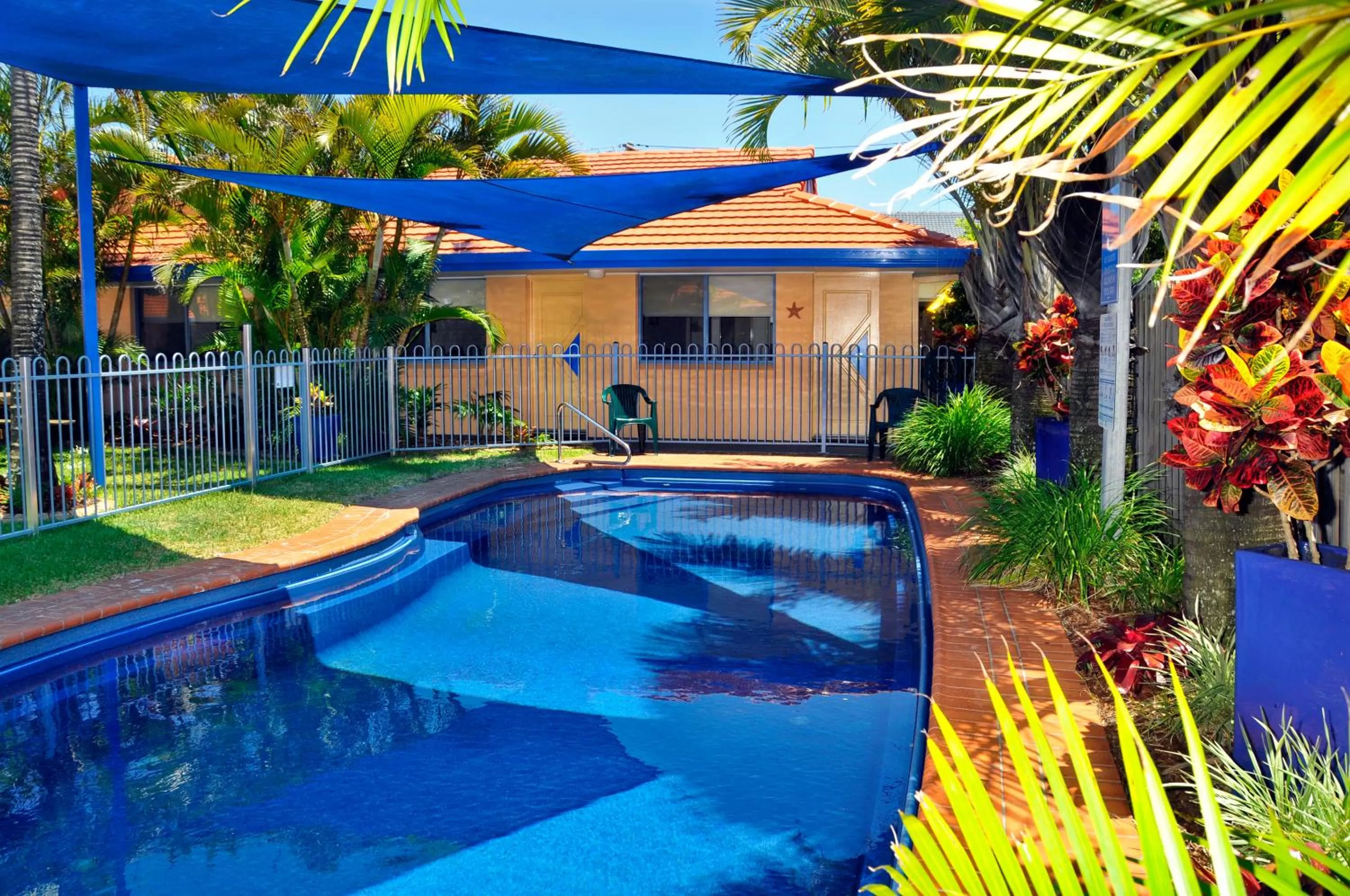 Swimming pool in Yamba Twin Pines Motel