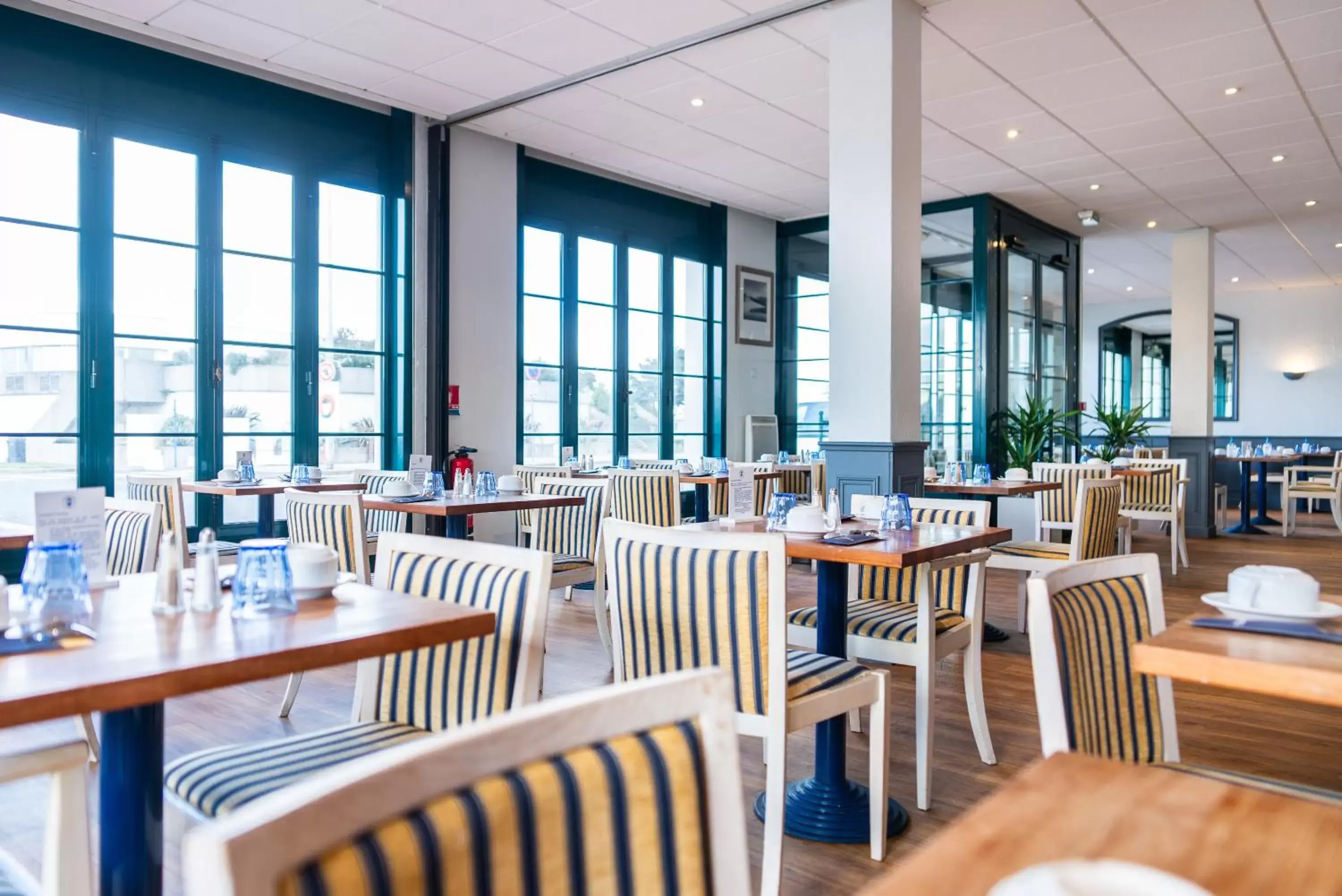 Breakfast, Restaurant/Places to Eat in SOWELL HOTELS Le Beach