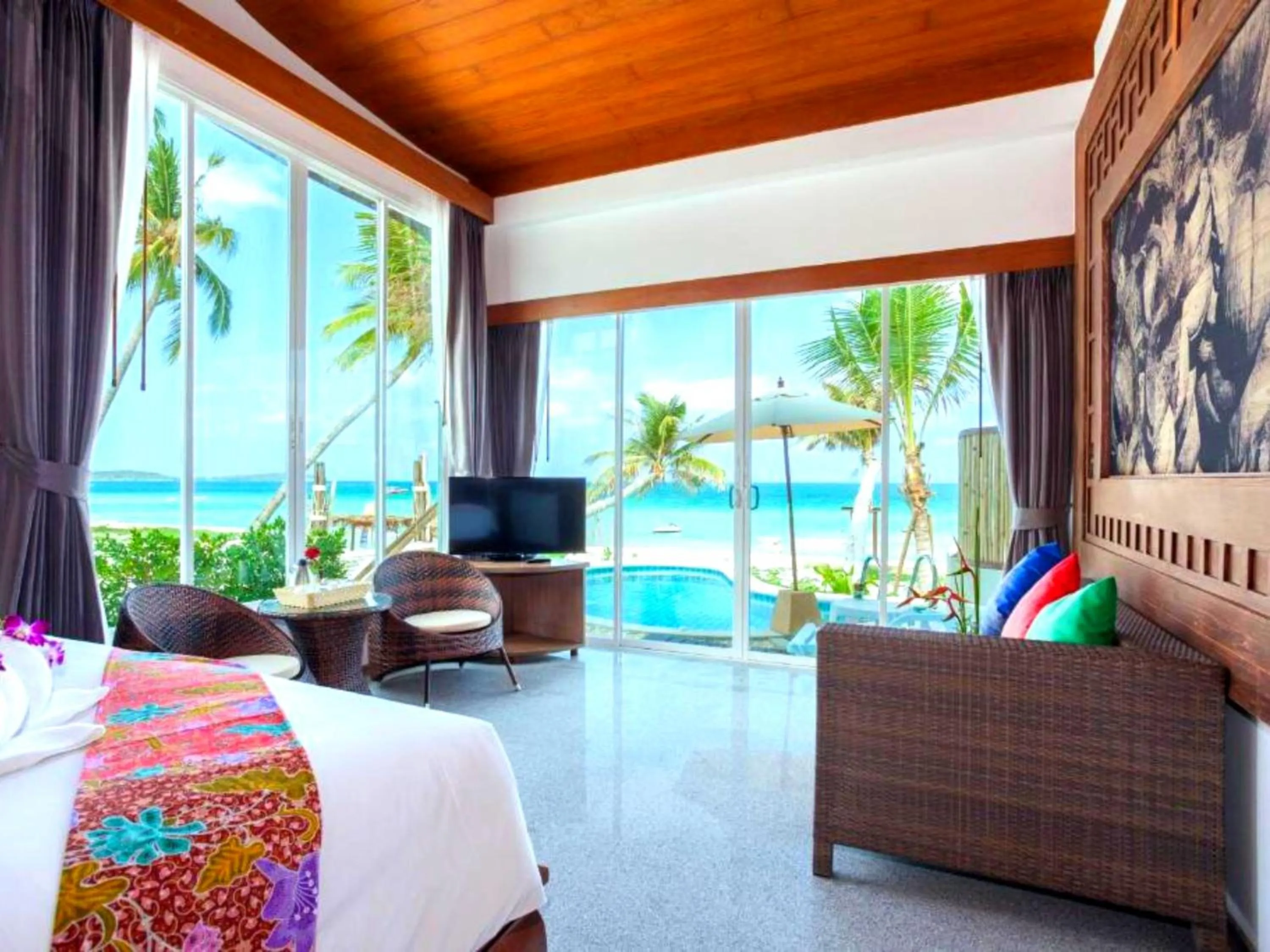 Luxury Beachfront Pool Villa in The Samui Beach Resort