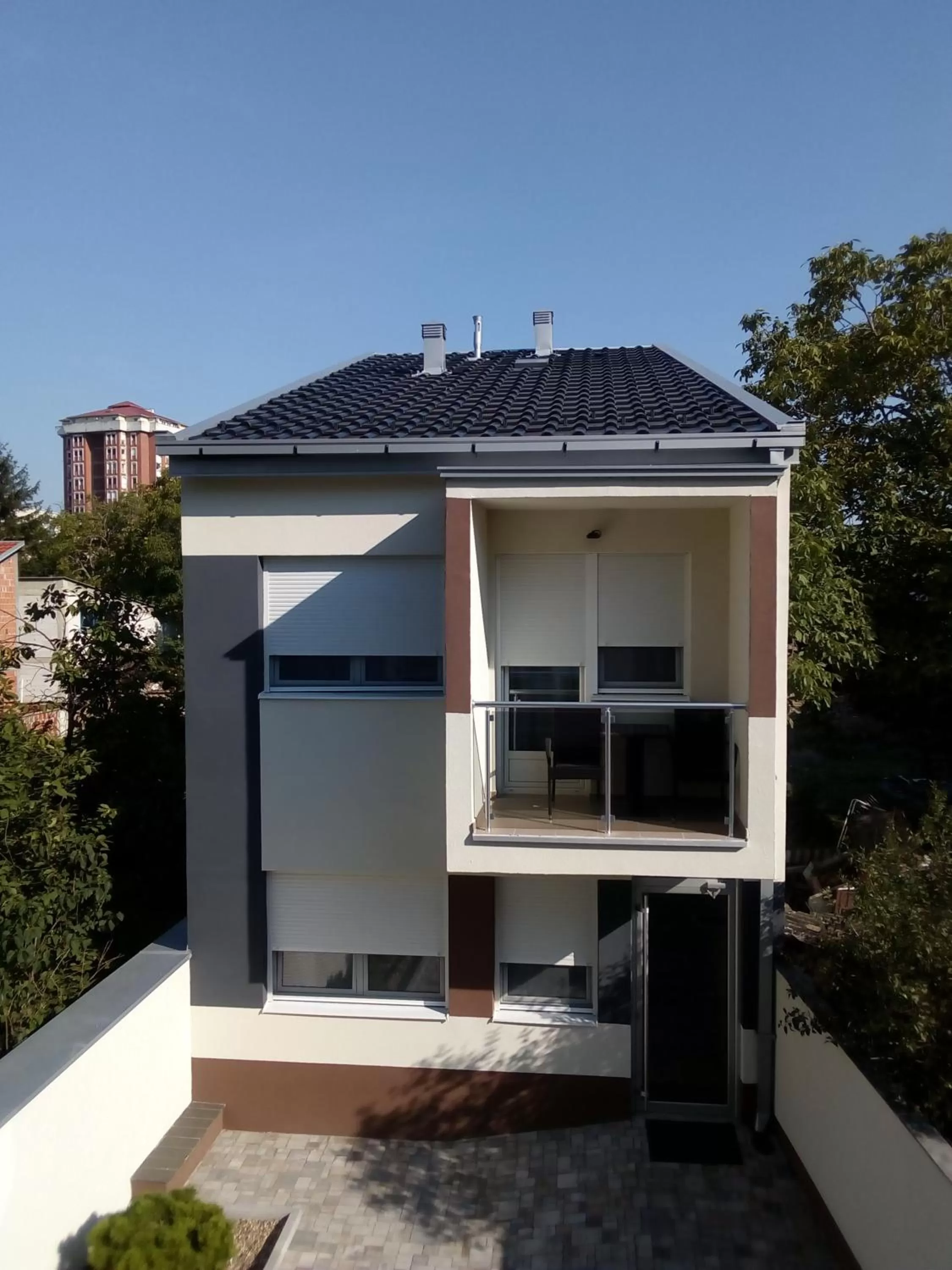 Property building in Konak Kutko