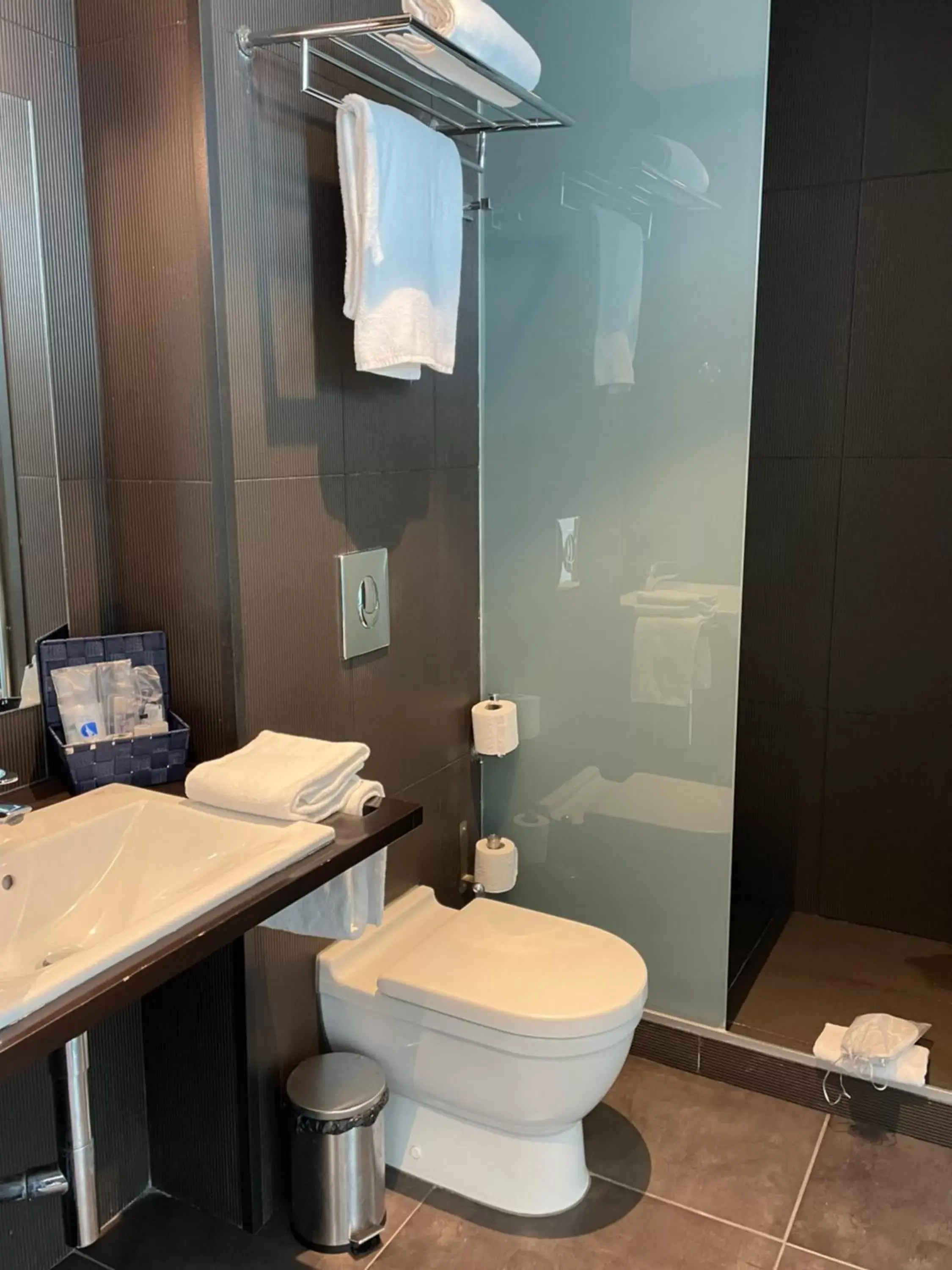Shower, Bathroom in Hotel 54 Barceloneta