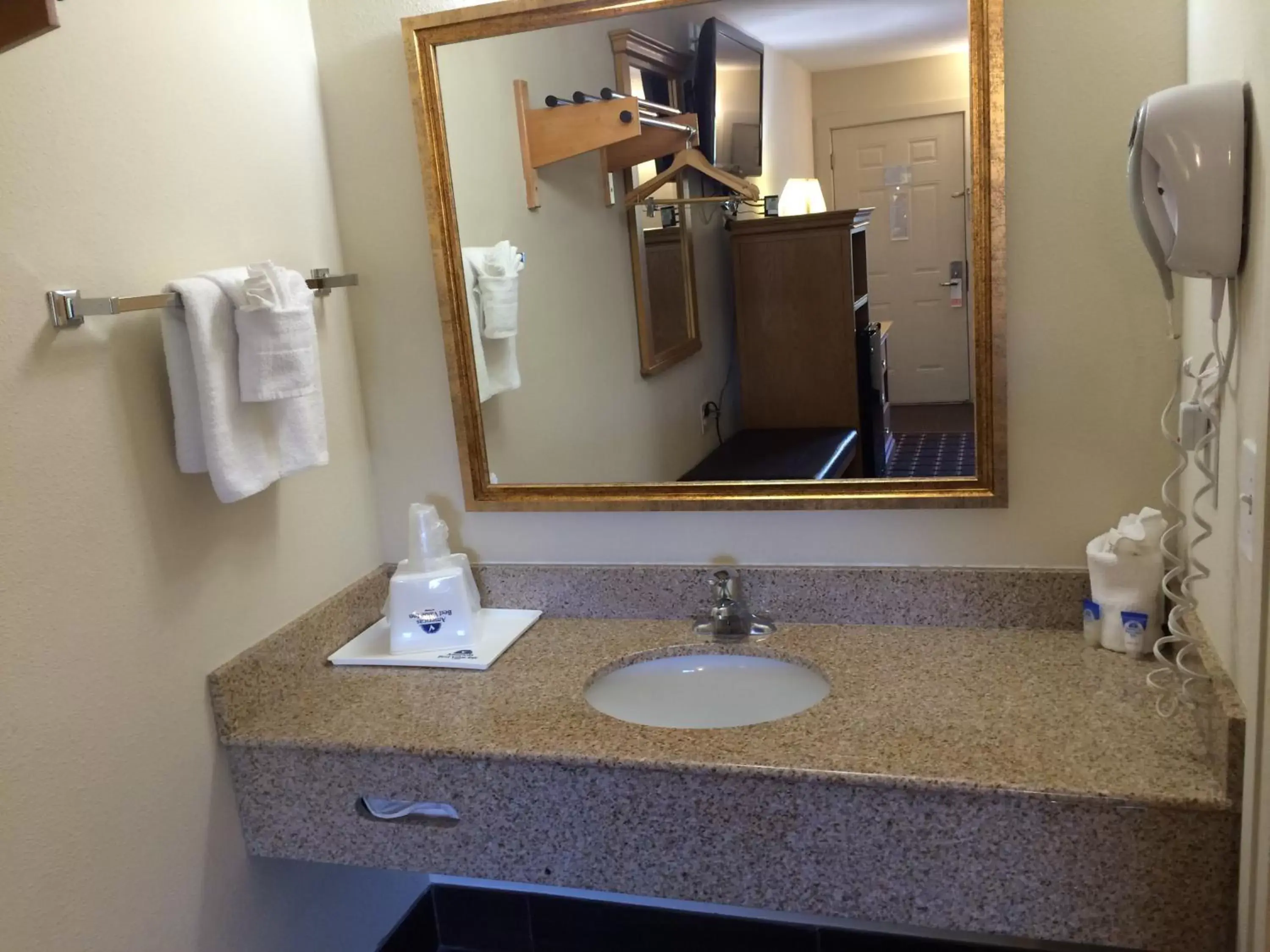 Bathroom in Americas Best Value Inn Near Downtown Nashville