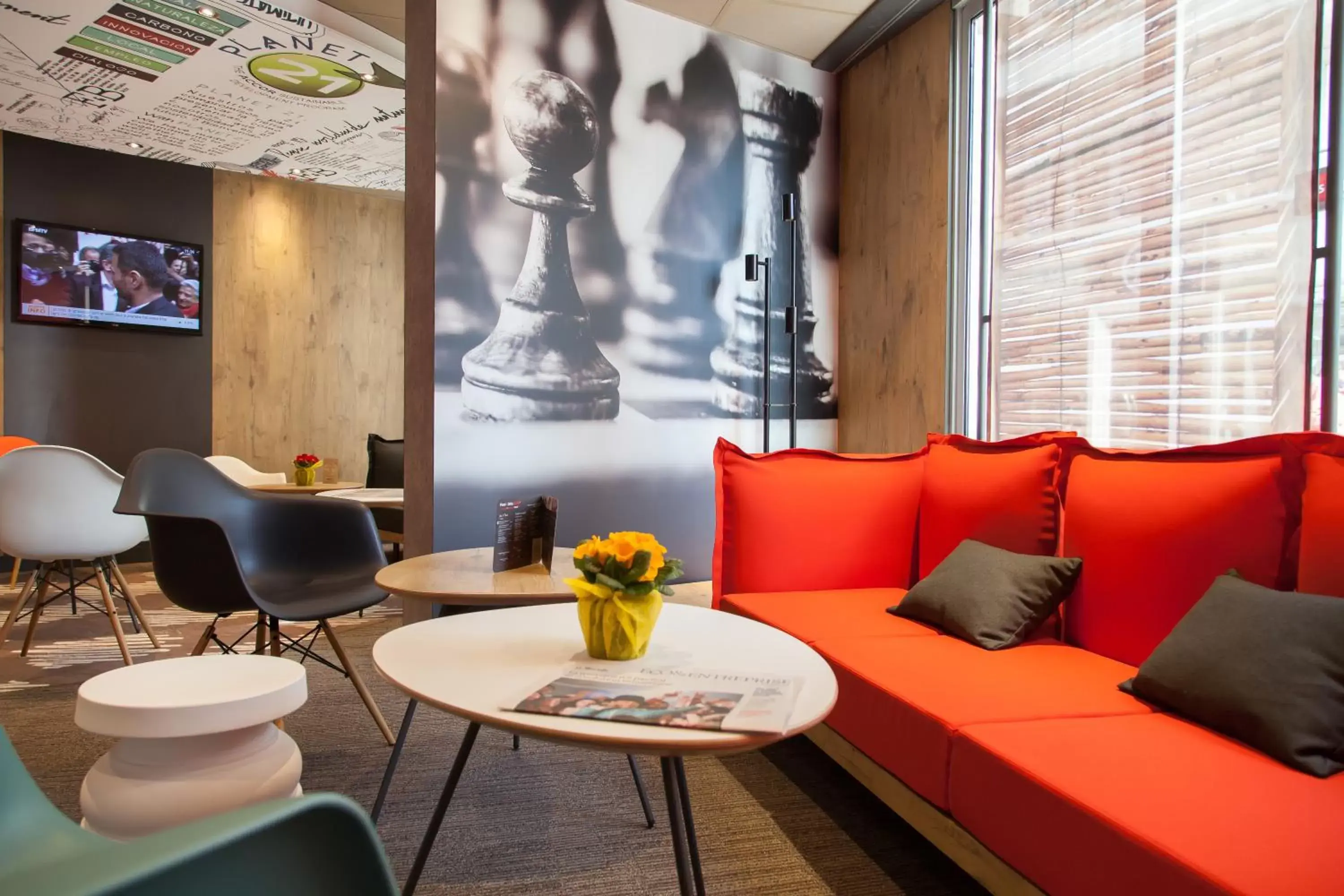 Seating Area in ibis Poitiers Centre