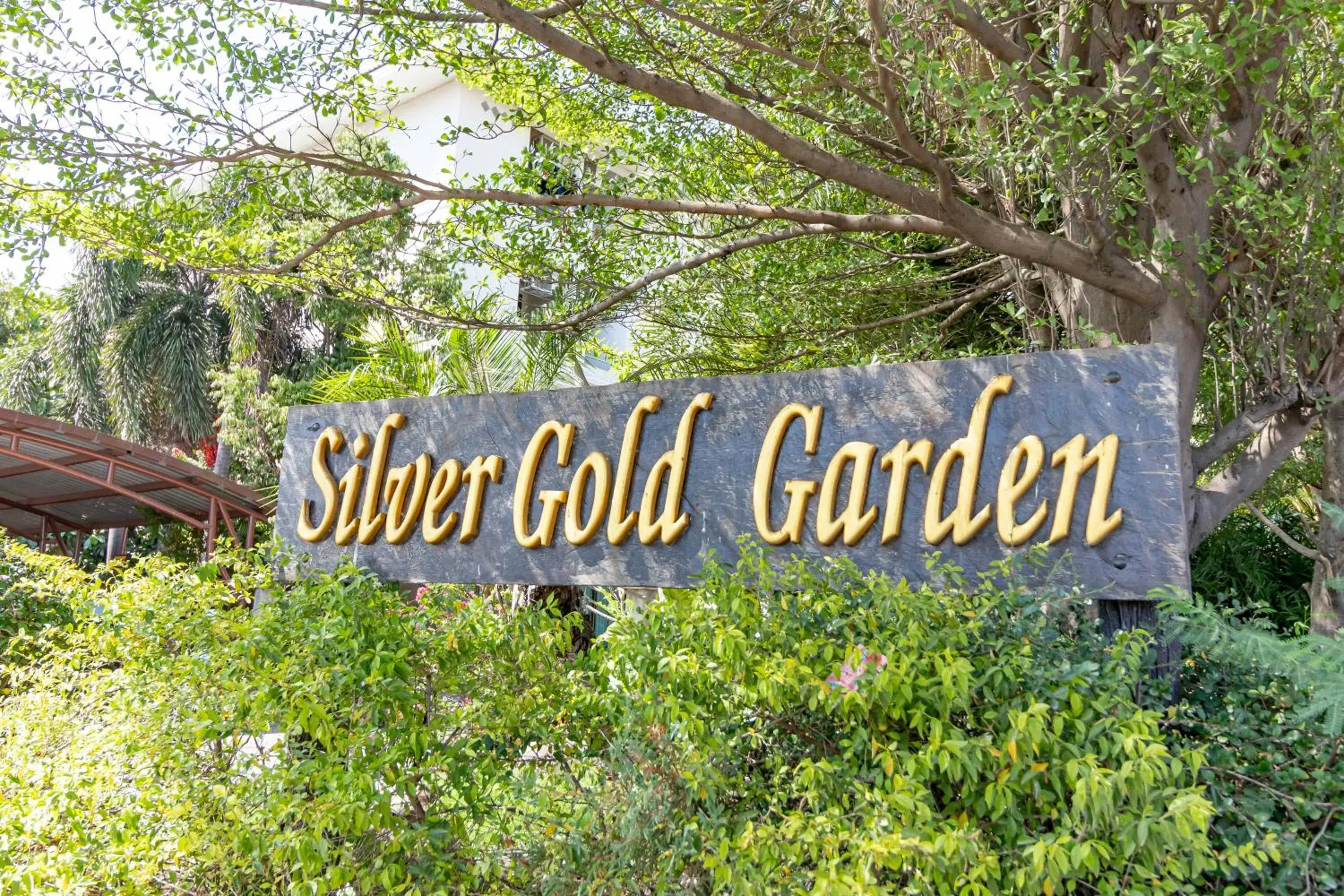 Silver Gold Garden, Suvarnabhumi Airport