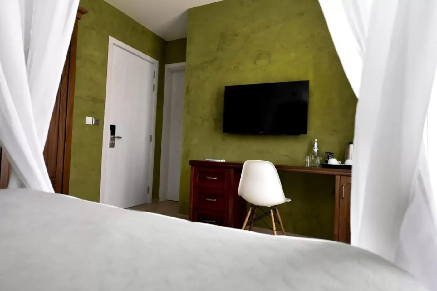 TV and multimedia, TV/Entertainment Center in Quaint Boutique Hotel Nadur