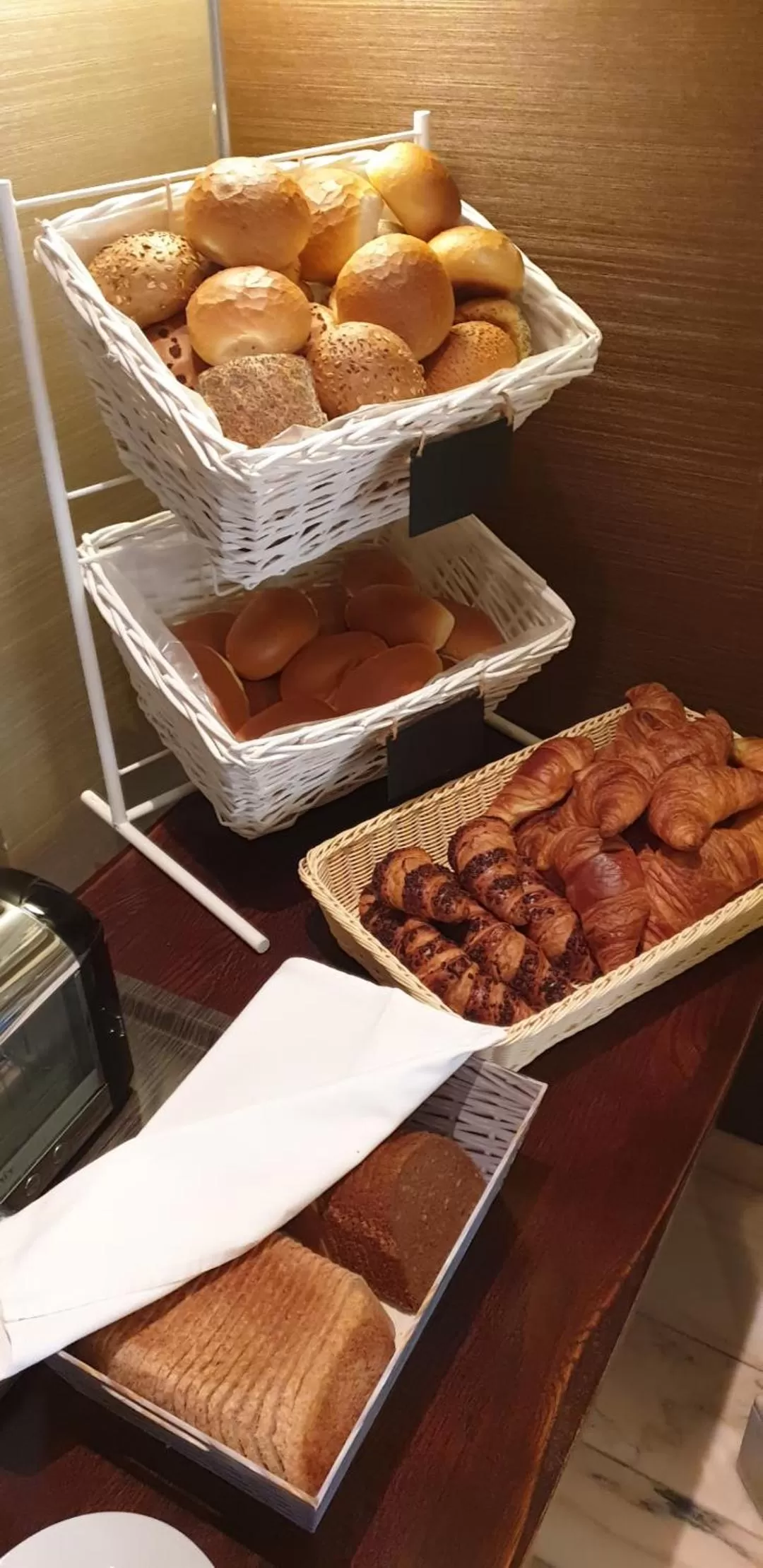 Food and drinks in Belrom Hotel