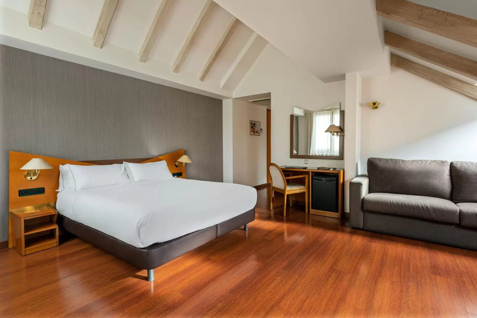 Photo of the whole room, Bed in Hotel de l'Isard