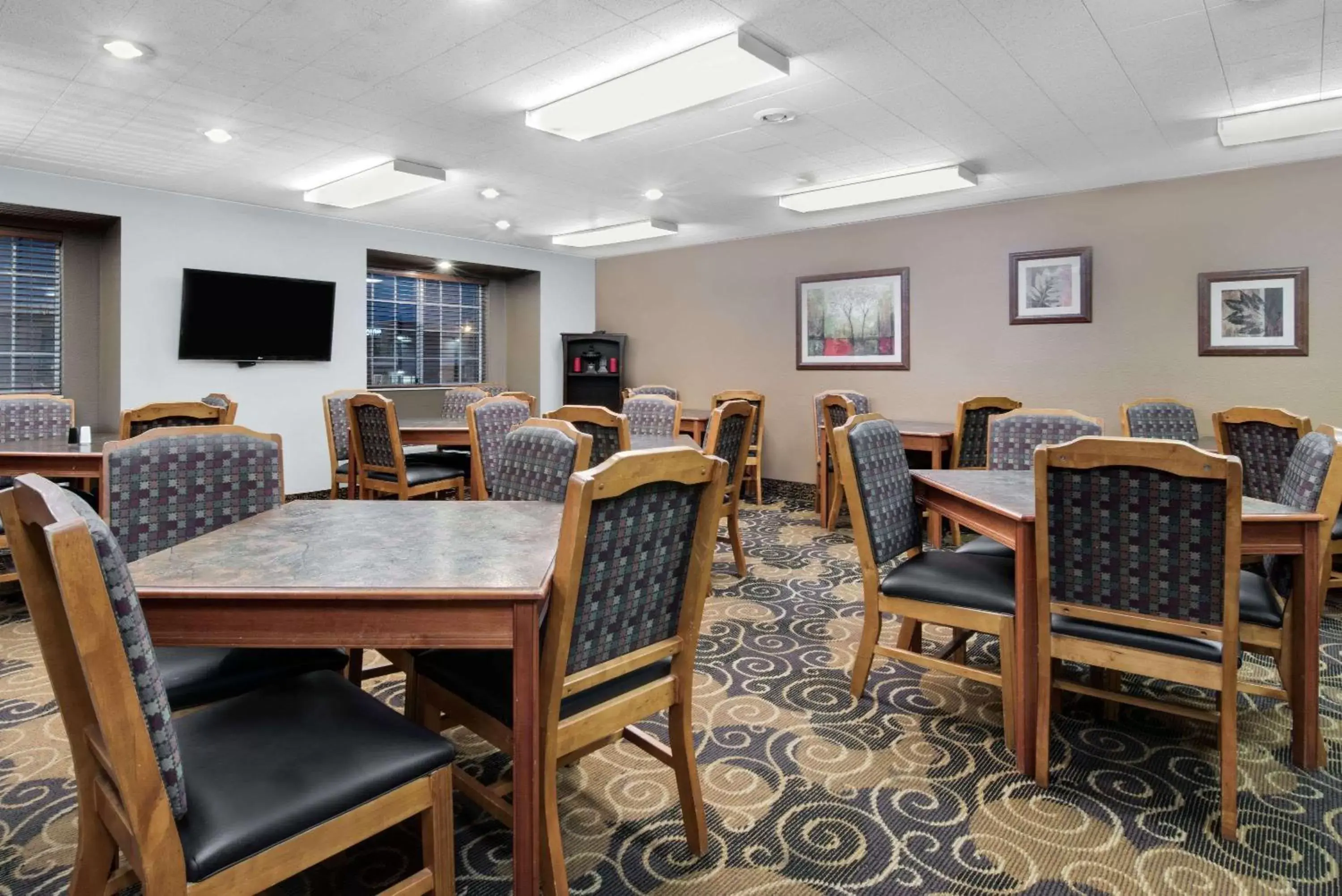 On site, Restaurant/Places to Eat in Microtel Inn & Suites by Wyndham Rapid City