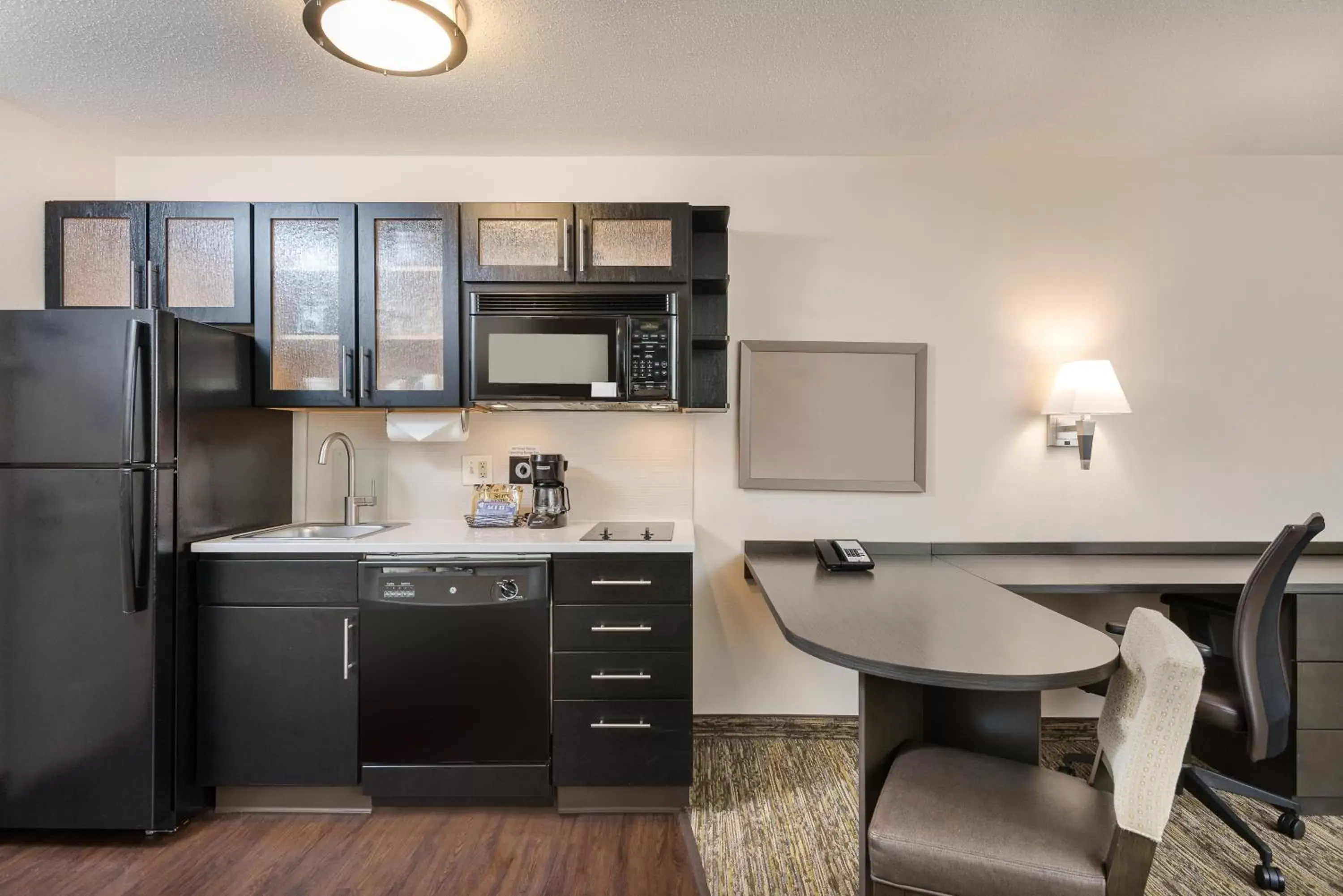 Photo of the whole room, Kitchen/Kitchenette in Candlewood Suites Sterling, an IHG Hotel