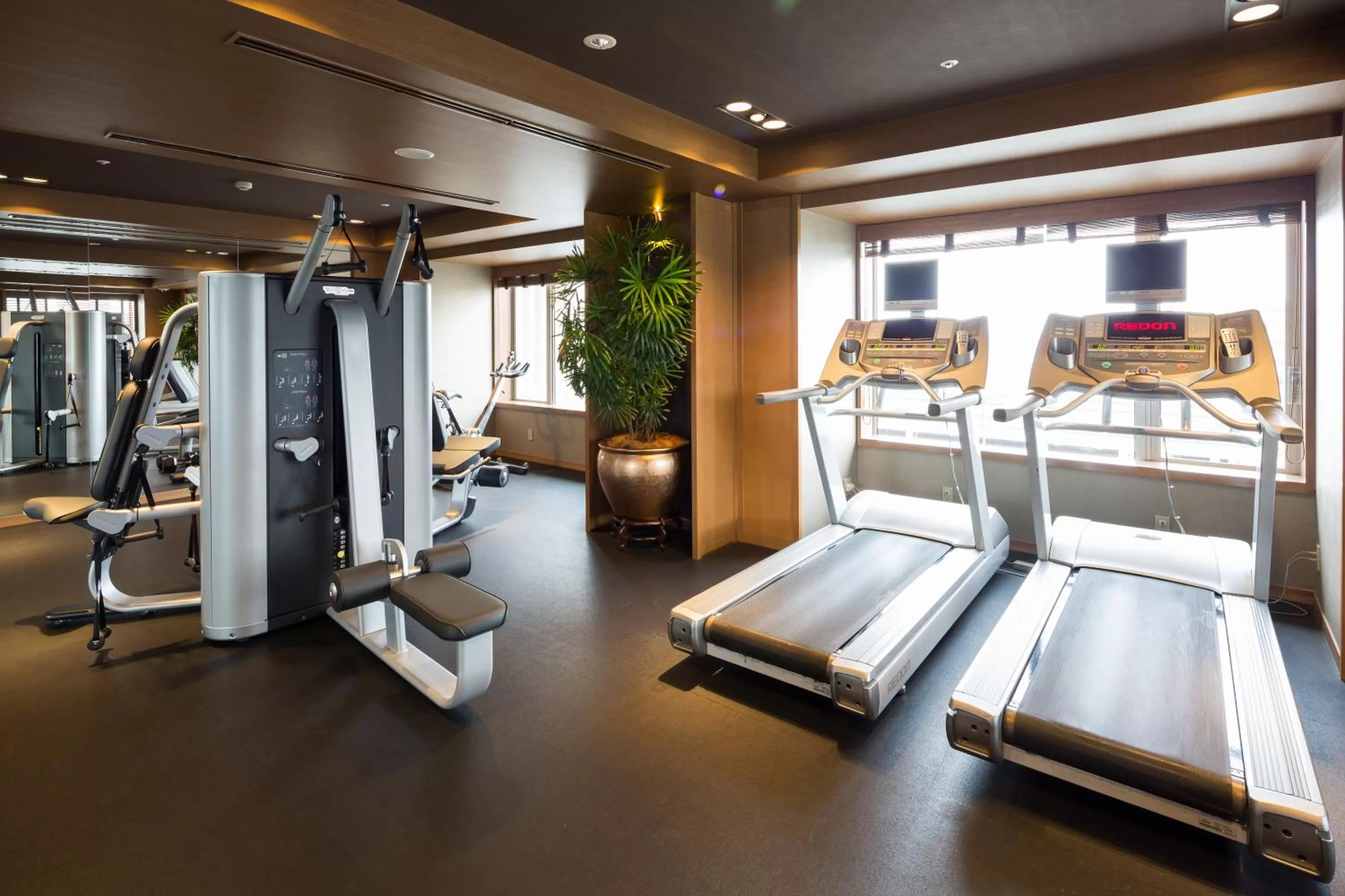 Fitness centre/facilities in Oriental Hotel
