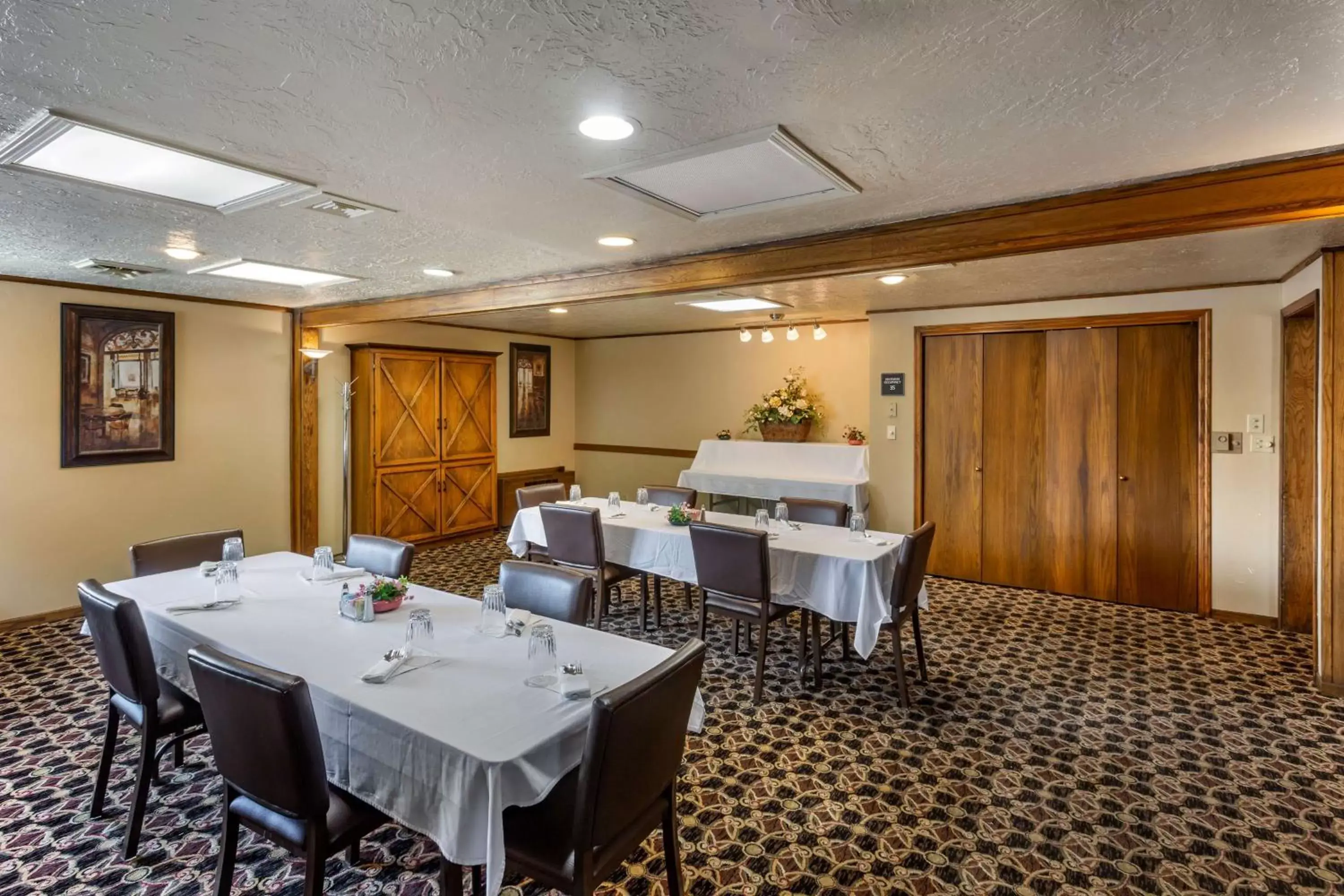 Meeting/conference room, Business Area/Conference Room in Best Western Dunmar Inn