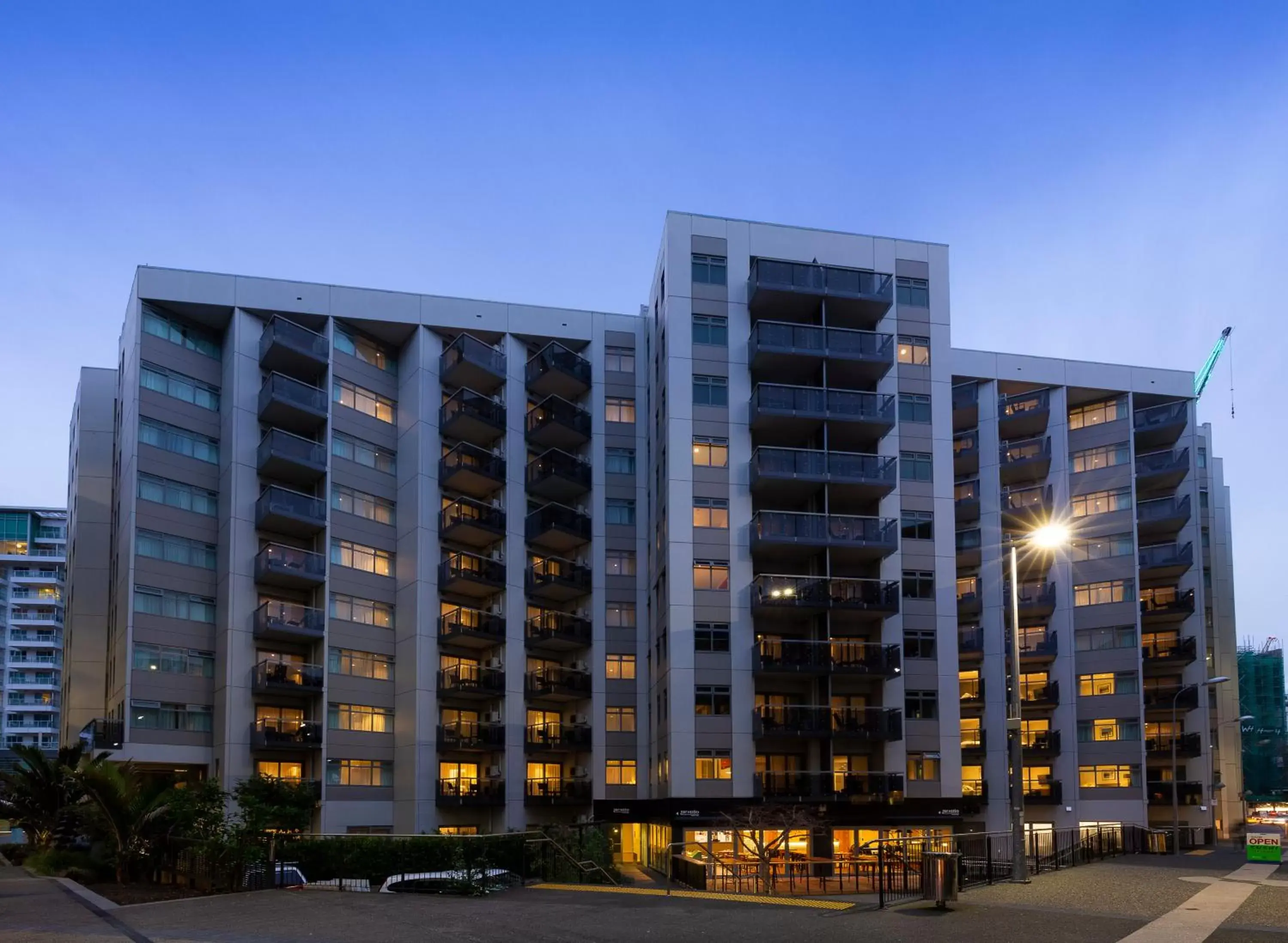 Property building in Oaks Auckland Hotel Property building in Oaks Auckland Hotel