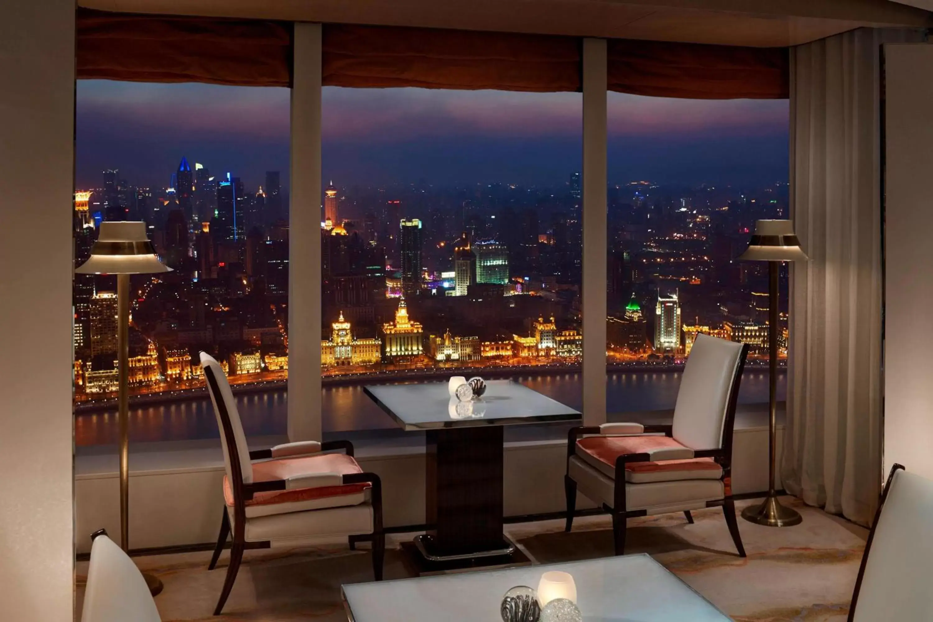 Lounge or bar in The Ritz-Carlton Shanghai, Pudong