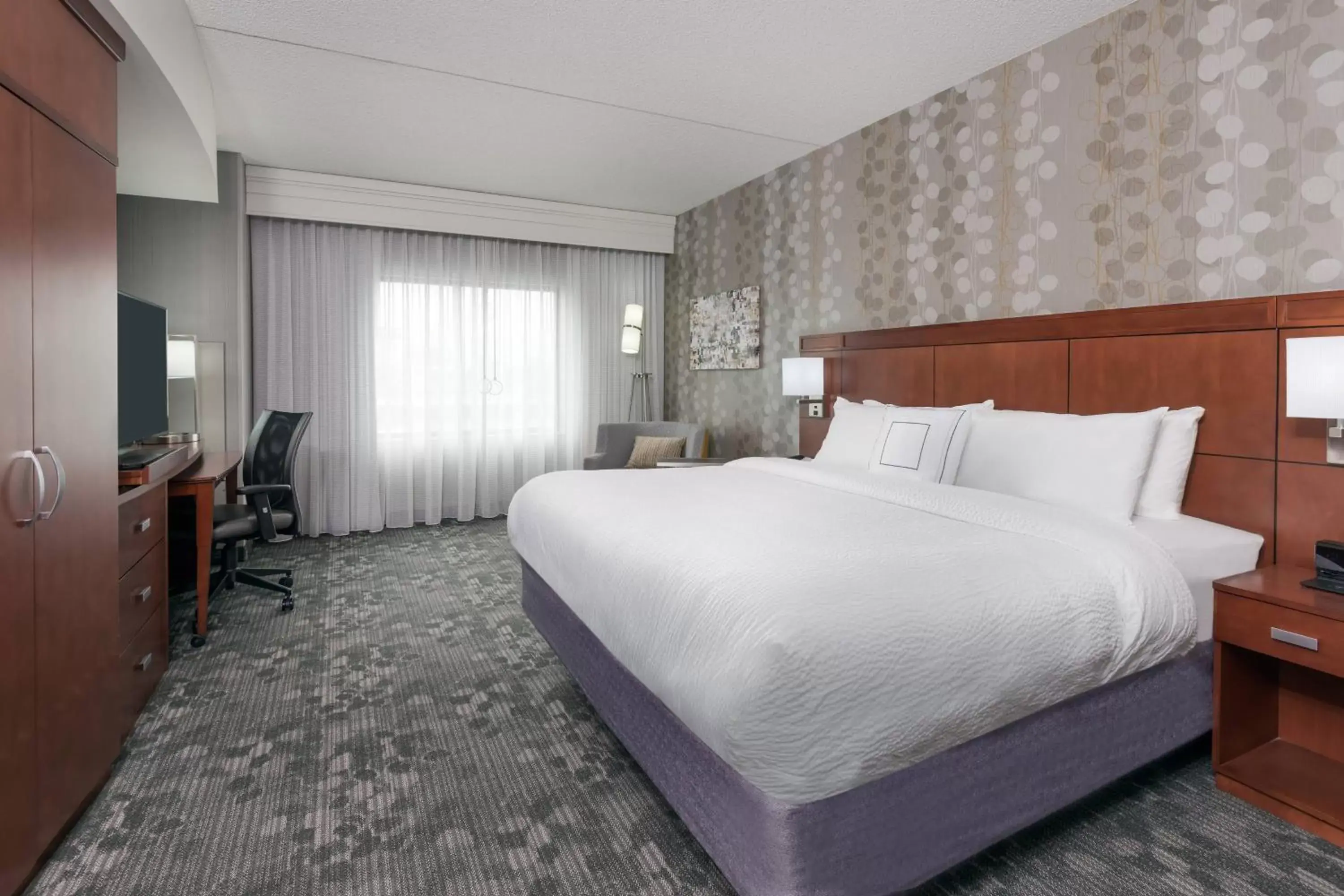Photo of the whole room, Bed in Courtyard by Marriott Buffalo Airport