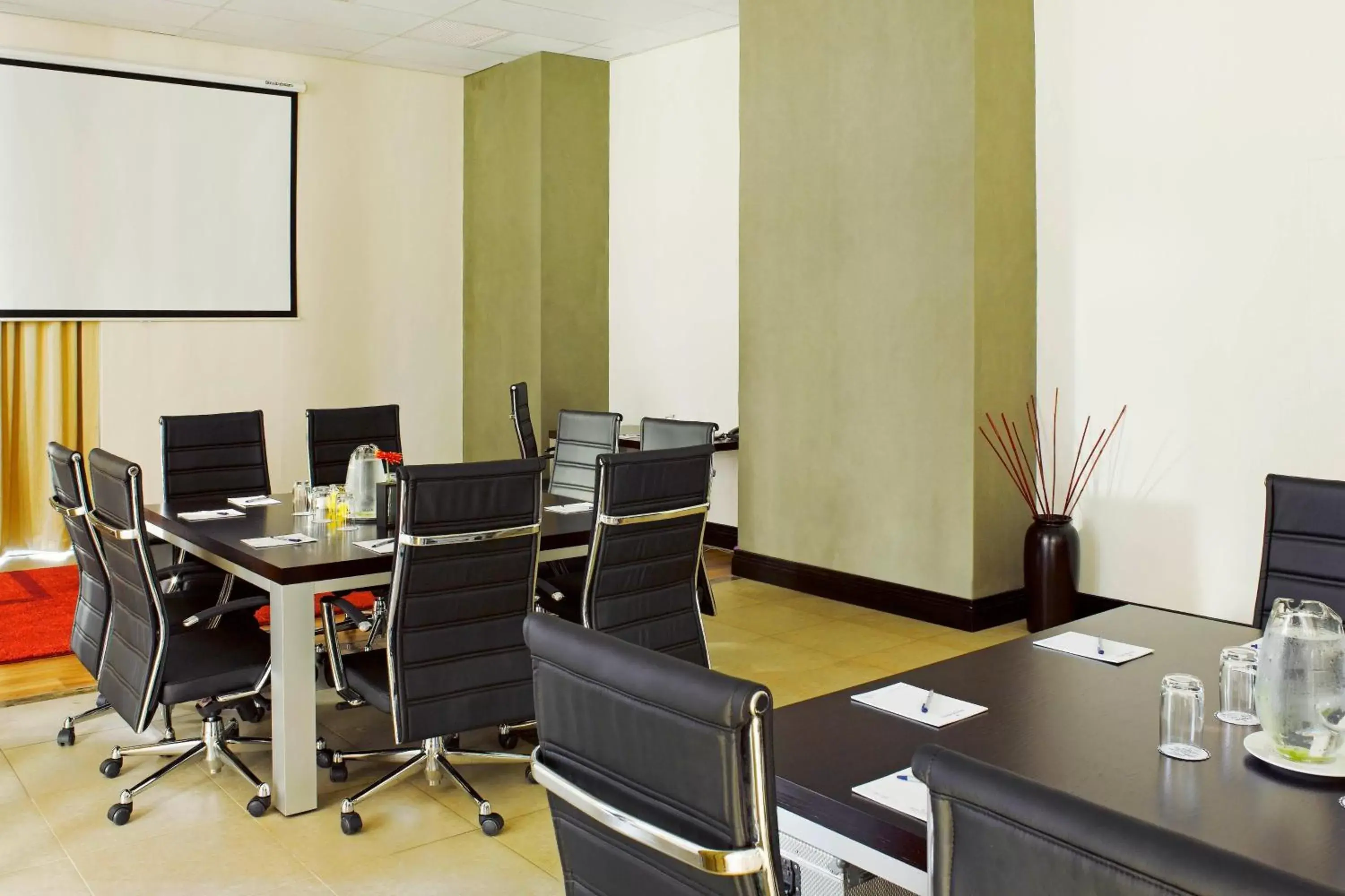 Meeting/conference room in Protea Hotel by Marriott Cape Town North Wharf