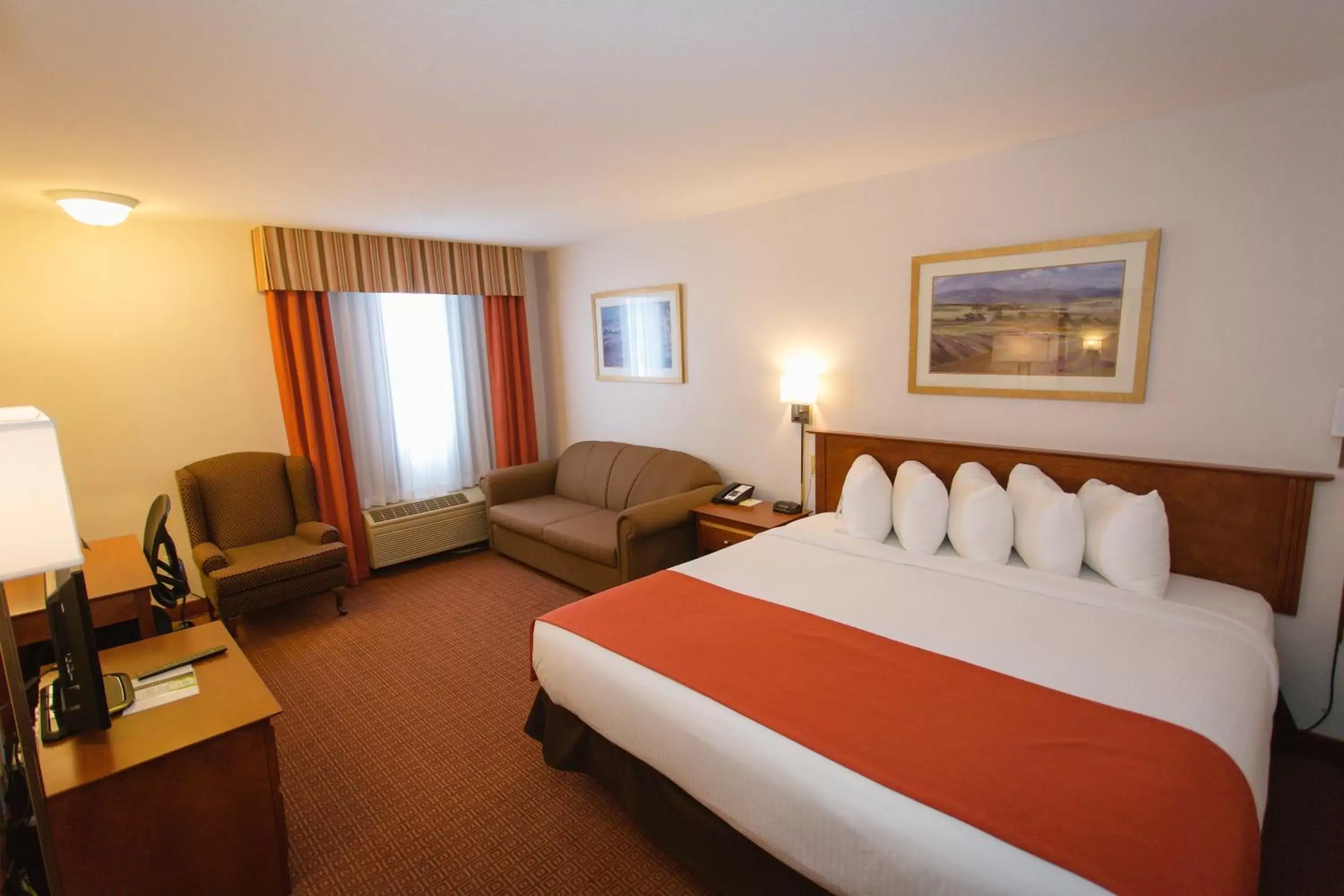 Photo of the whole room in Super 8 by Wyndham Drayton Valley