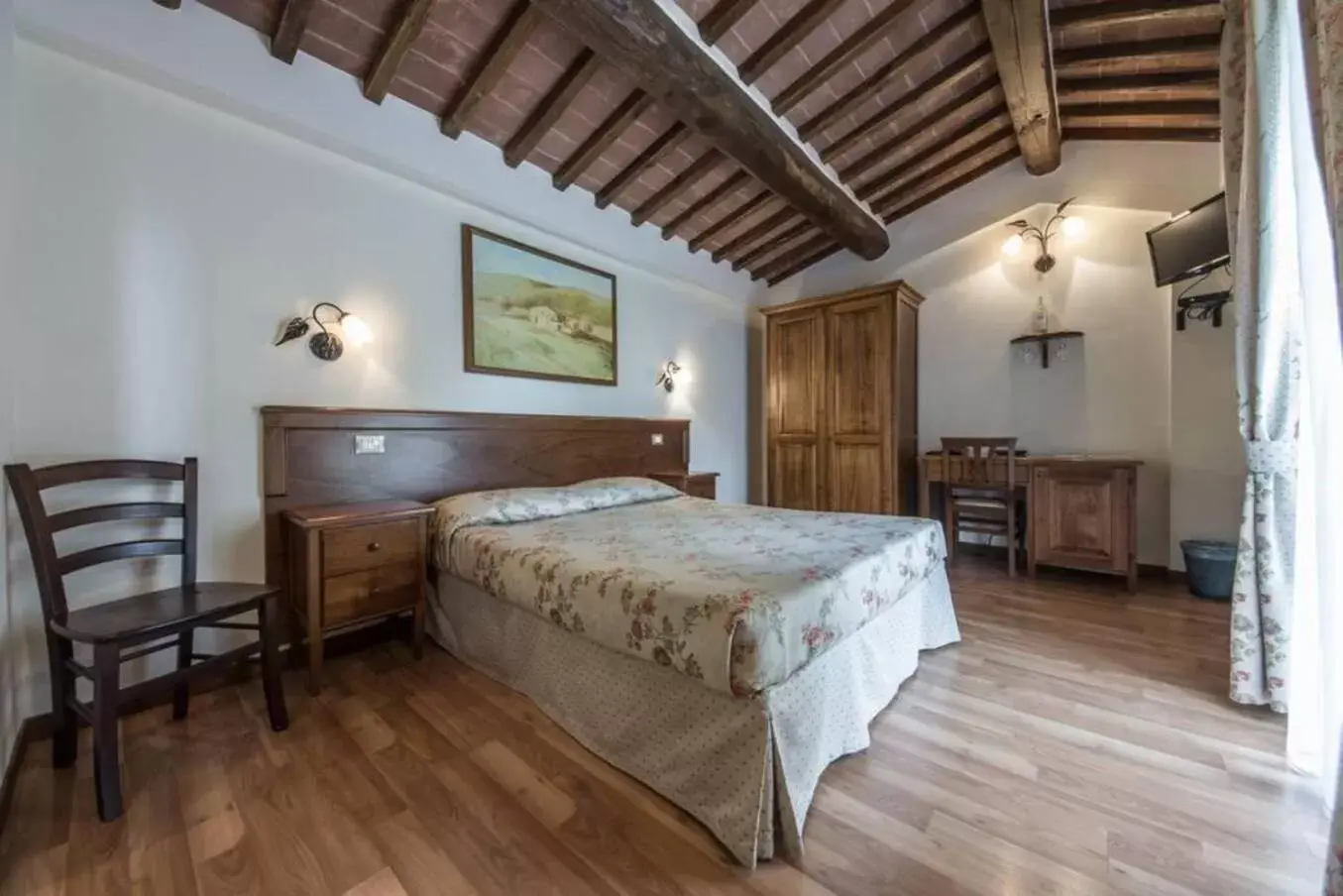 Photo of the whole room, Bed in Fonte Dei Tufi