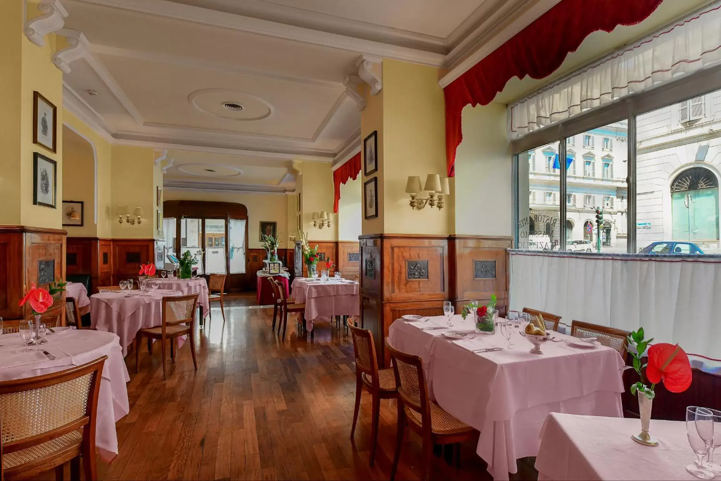 Restaurant/Places to Eat in Bettoja Hotel Massimo d'Azeglio