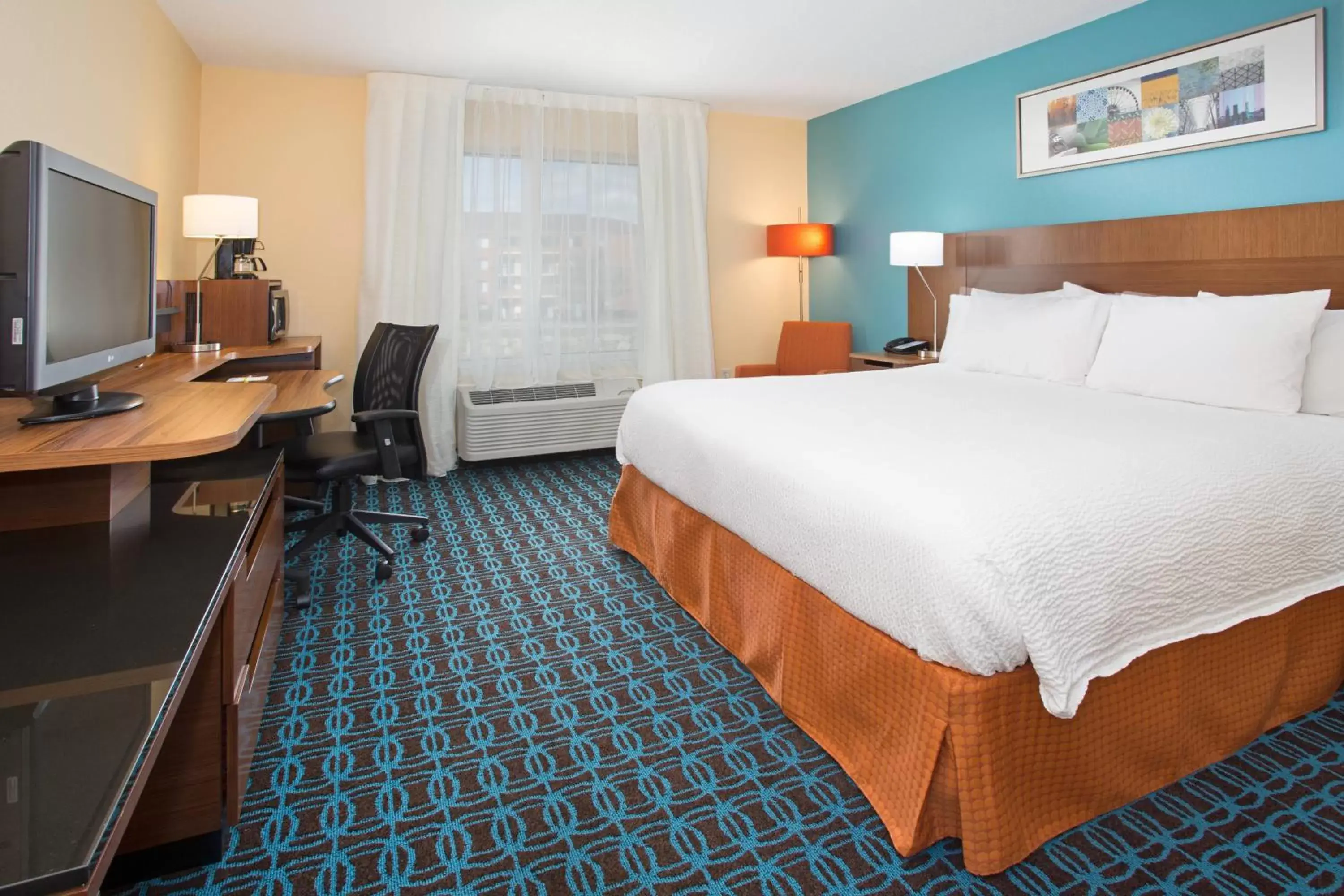 Photo of the whole room, Bed in Fairfield Inn & Suites by Marriott Boston Milford