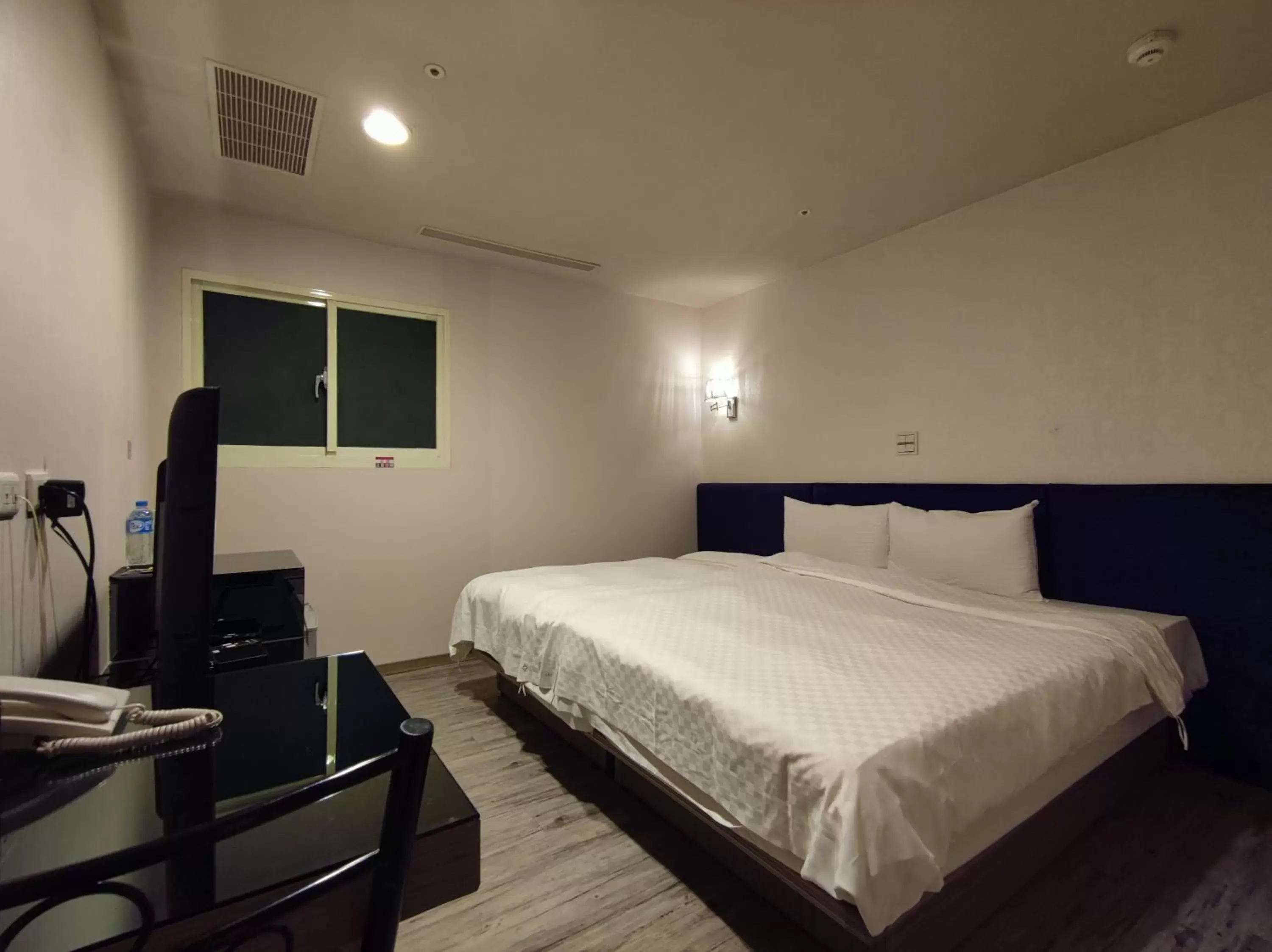 Bedroom, Bed in Walker Hotel - Zhengyi