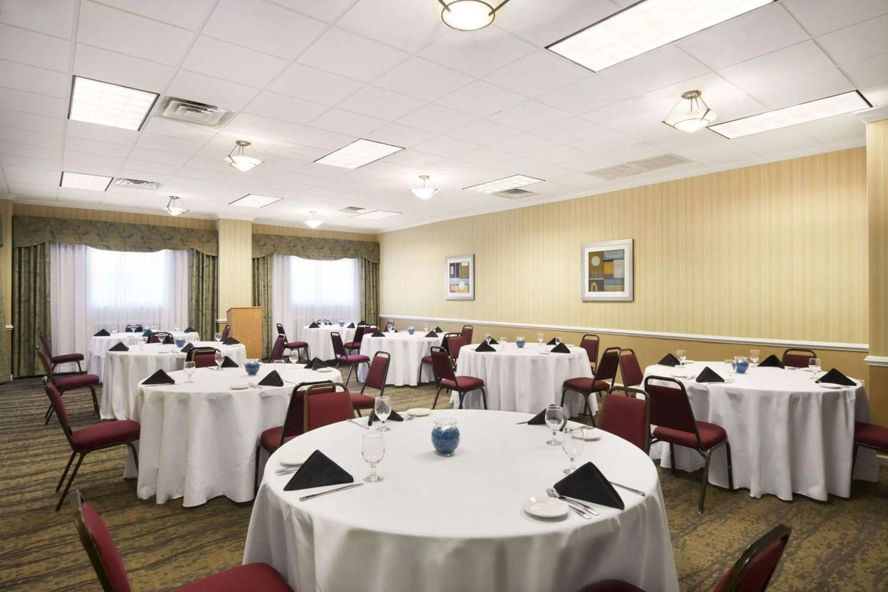 Banquet/Function facilities, Restaurant/Places to Eat in Wyndham Garden Lake Guntersville