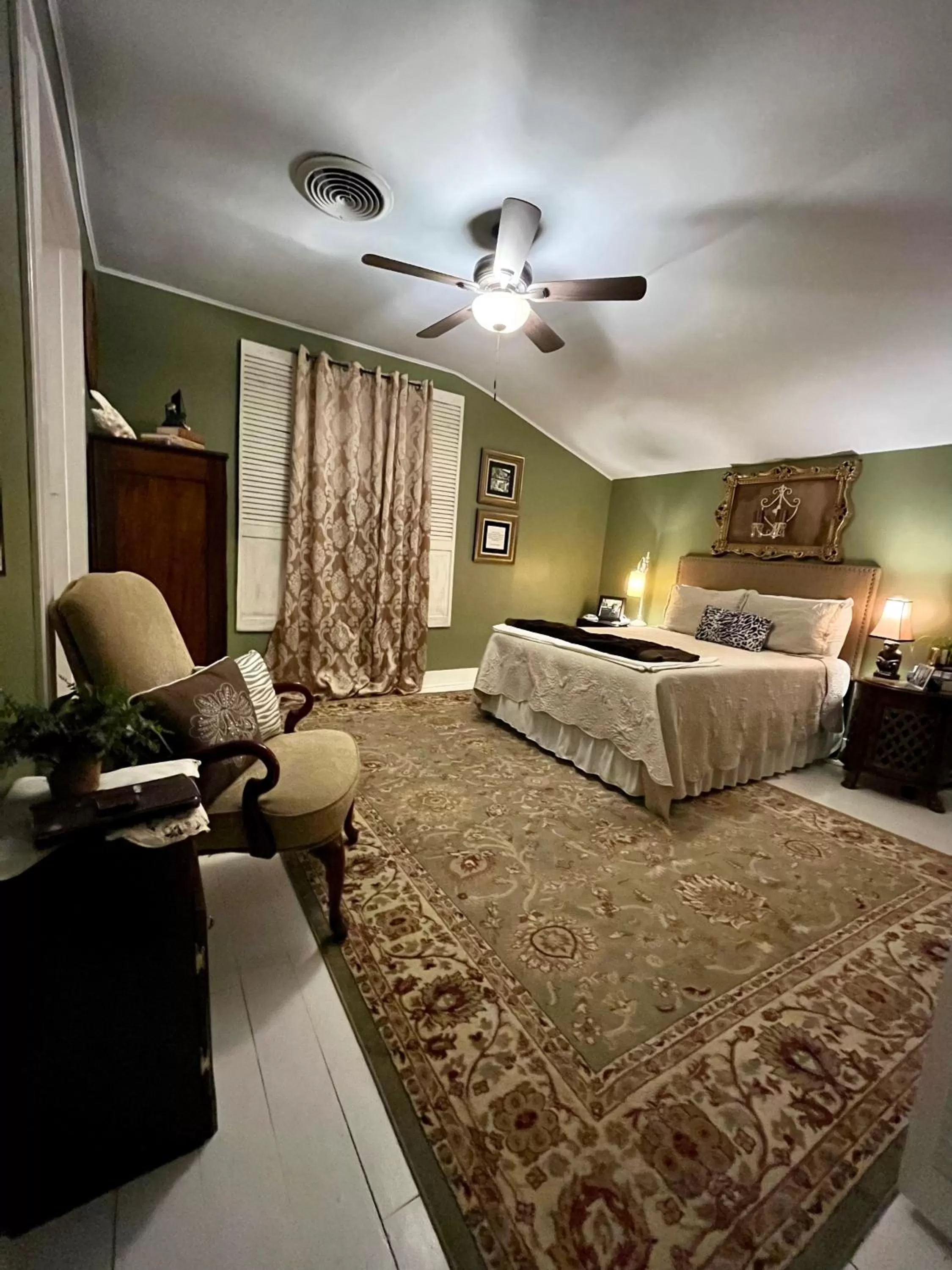 Bed in The Beaumont House Natchez