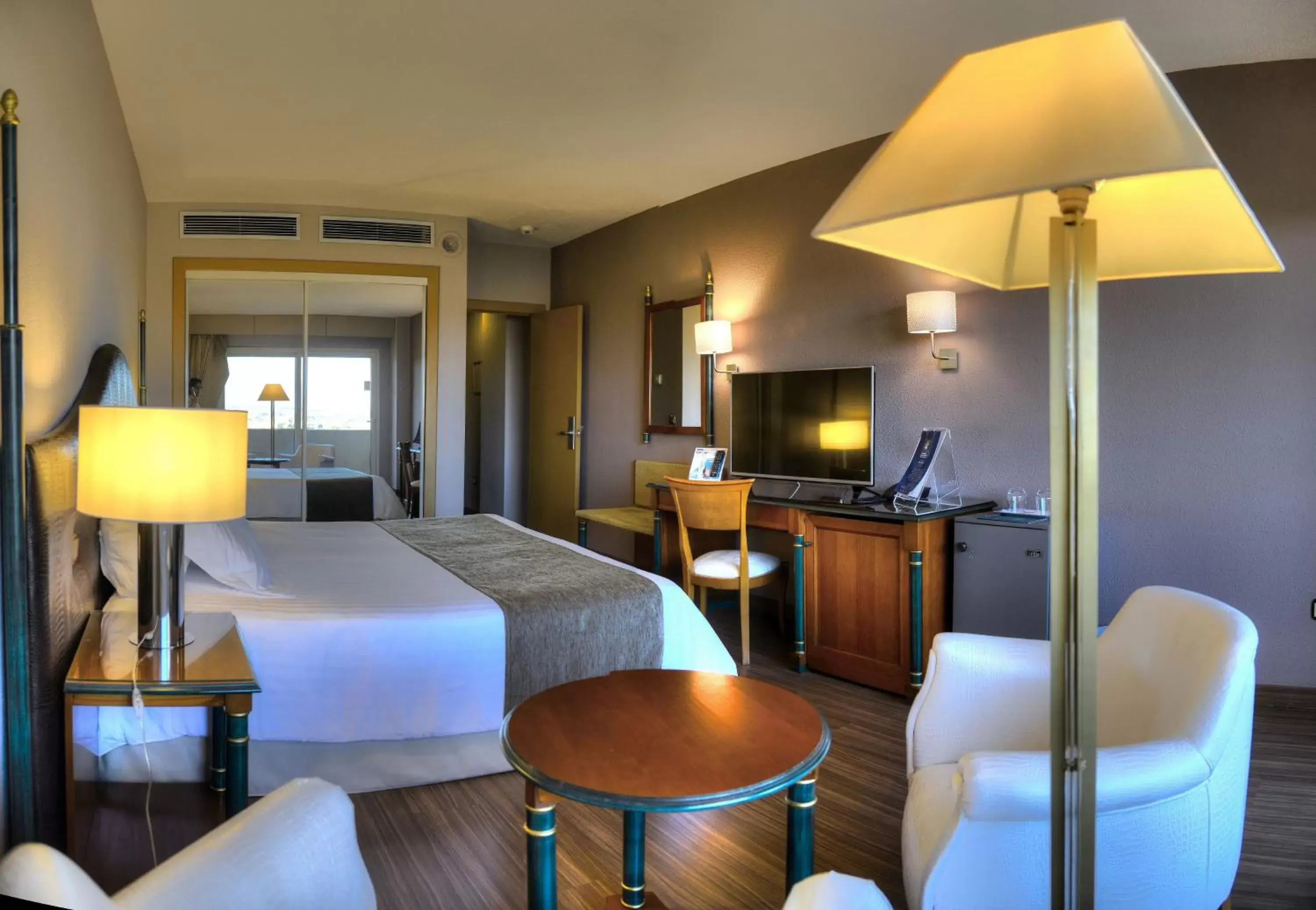 Bed in Beatriz Toledo Auditorium & Spa Bed in Beatriz Toledo Auditorium & Spa