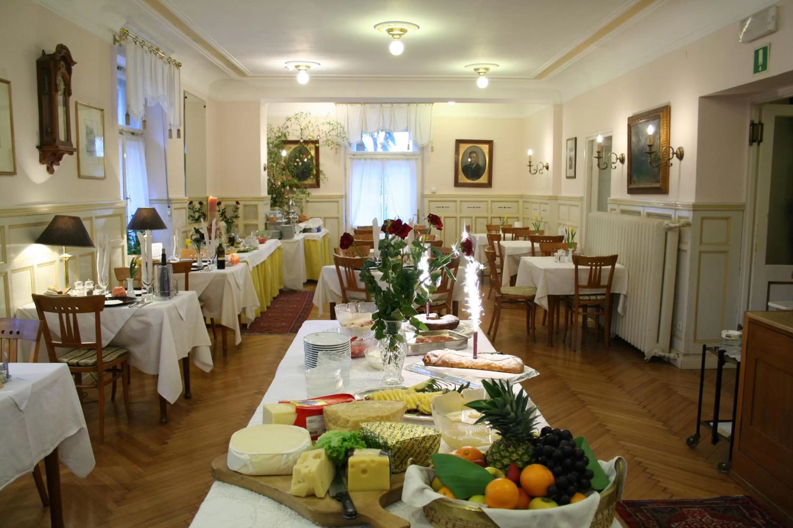 Restaurant/places to eat in Hotel Villa Westend