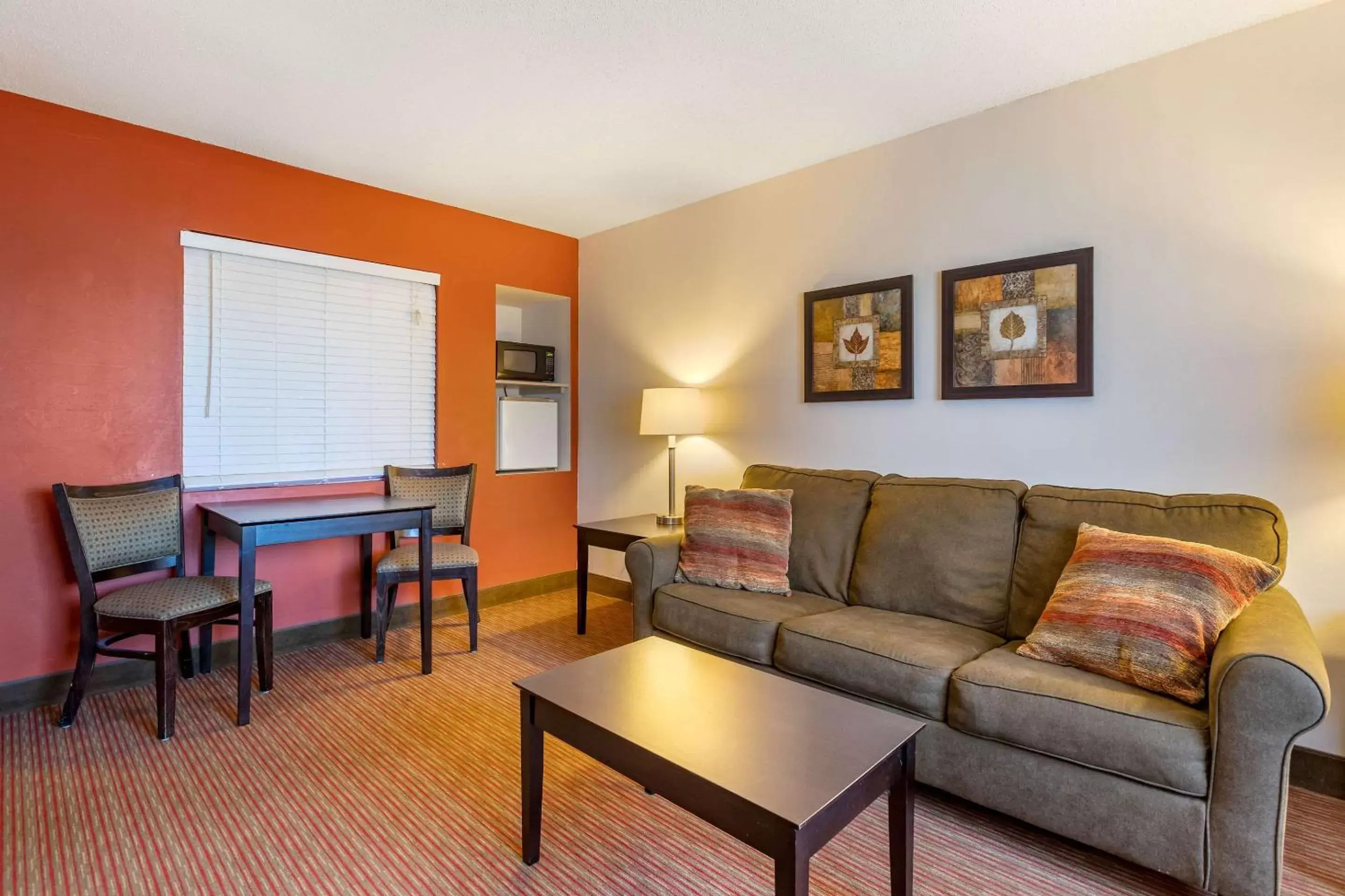 Photo of the whole room, Seating Area in Quality Inn & Suites Mason City