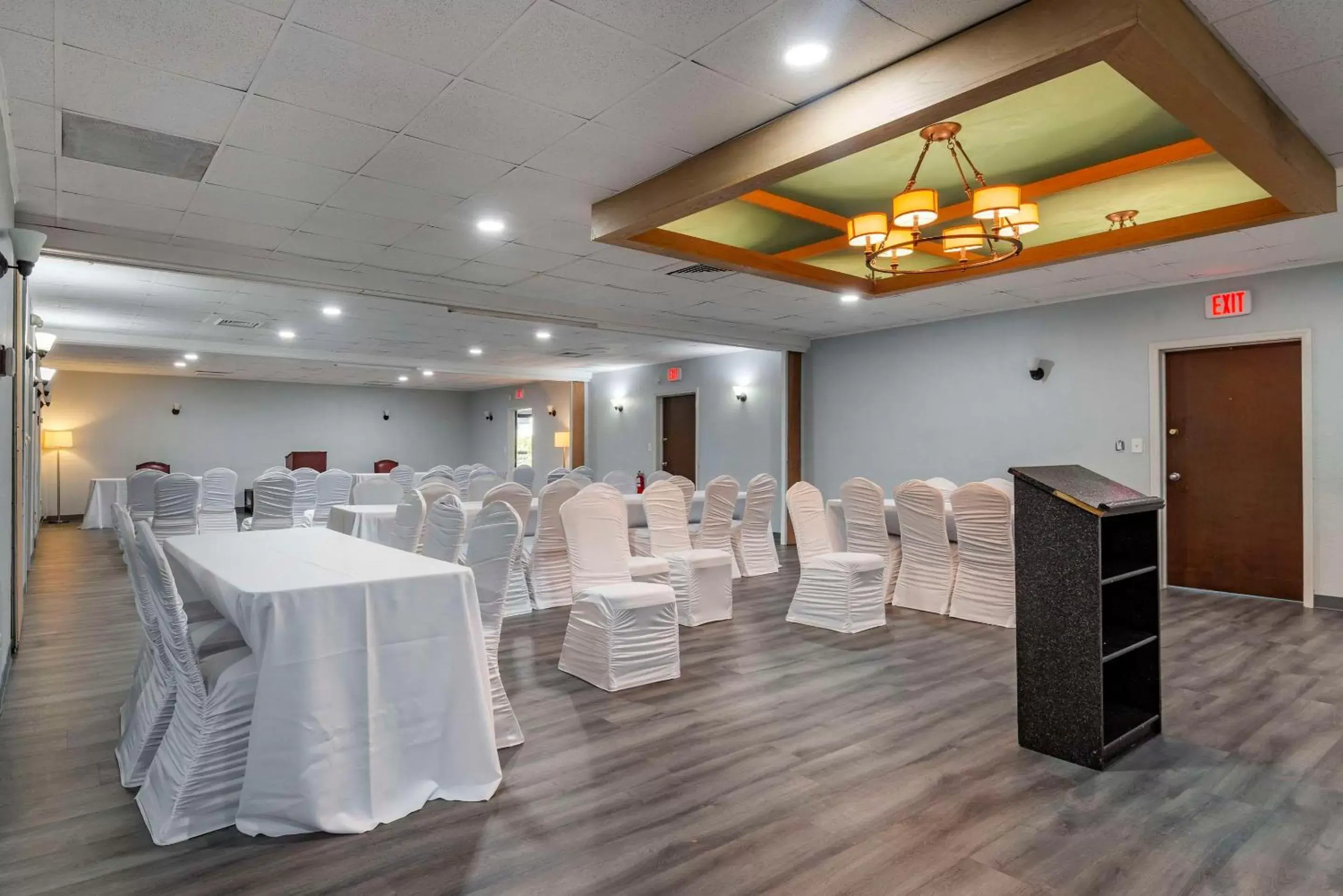 Meeting/conference room, Banquet Facilities in Suburban Studios