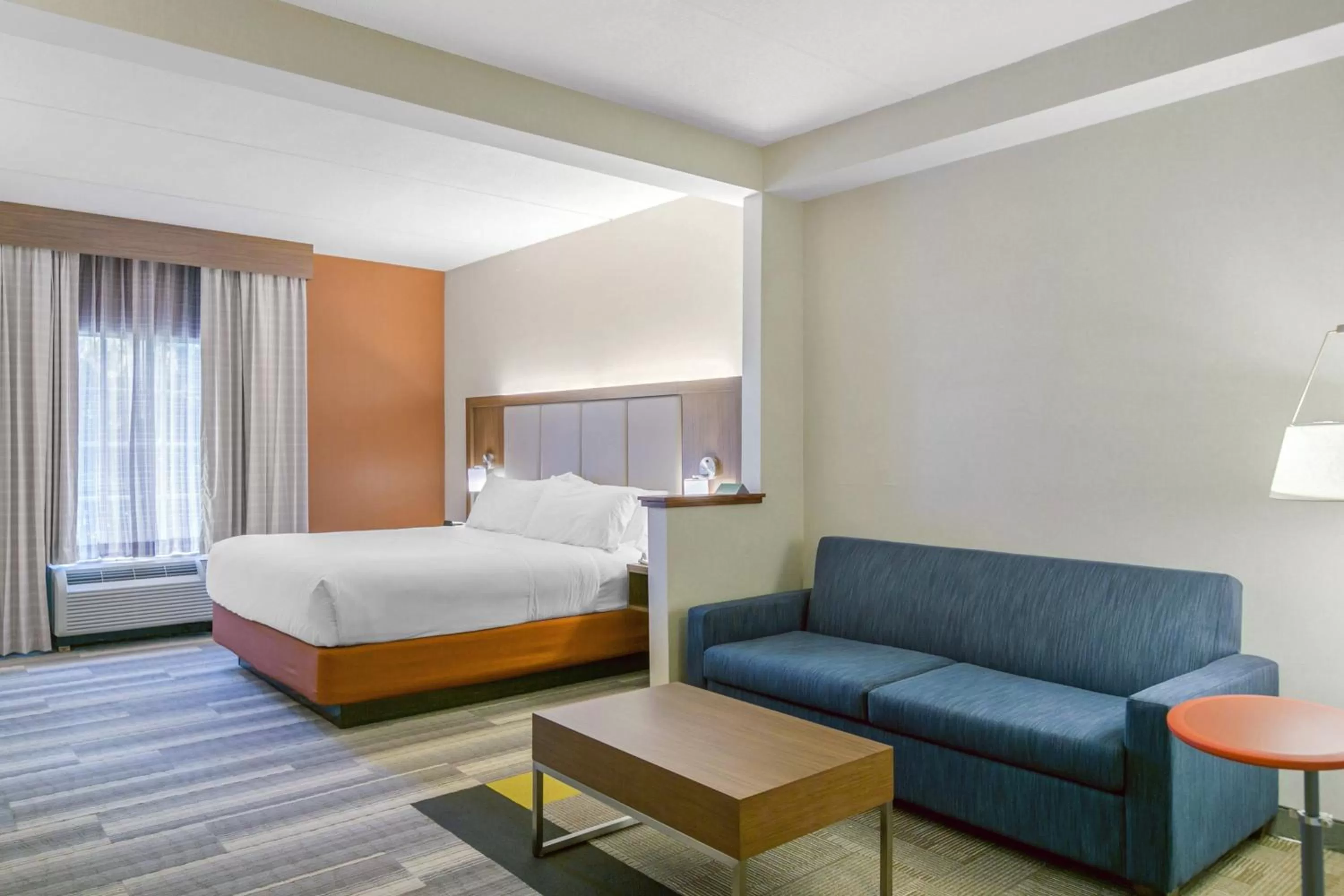 Photo of the whole room, Bed in Holiday Inn Express Mount Arlington by IHG