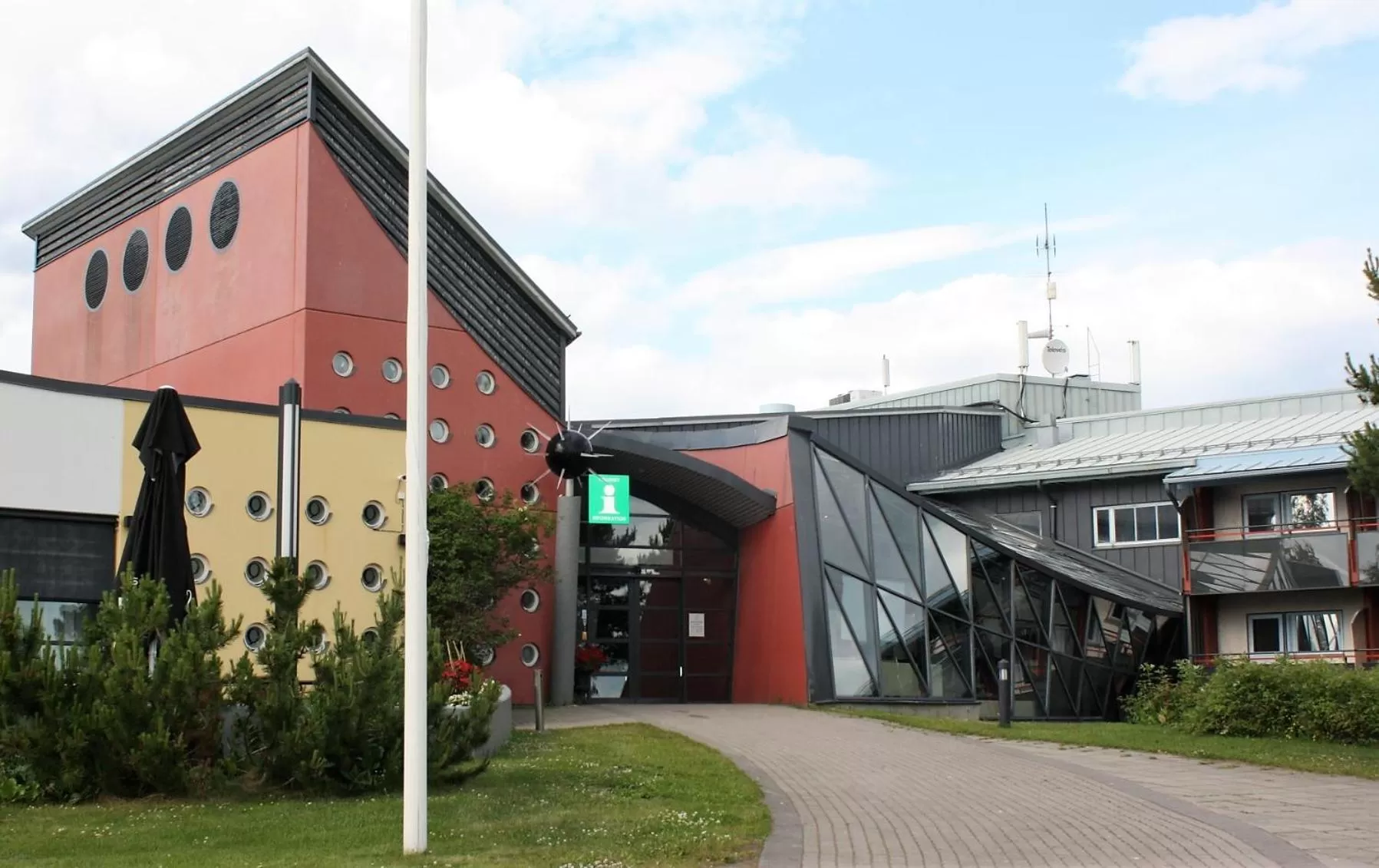 Facade/entrance, Property Building in Hotelli Kivitippu