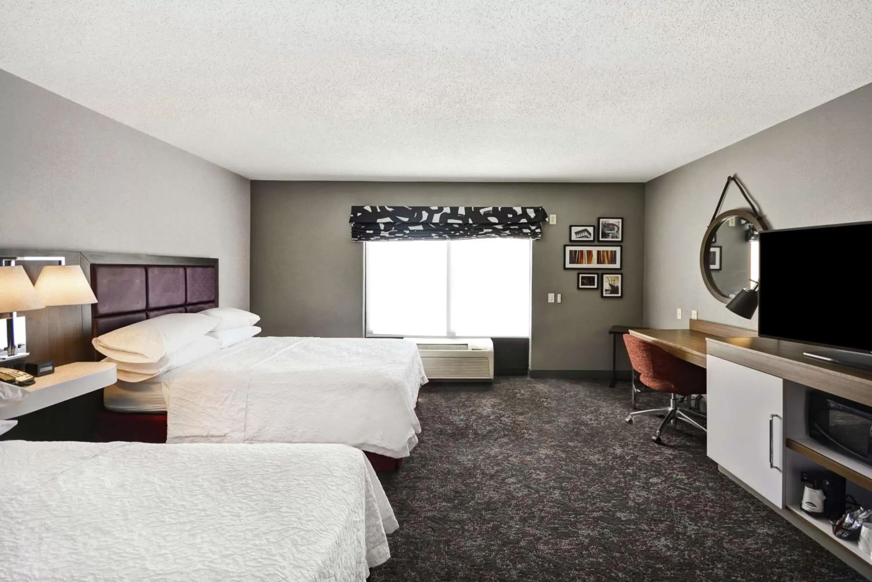 Bedroom in Hampton Inn & Suites Columbus-Easton Area